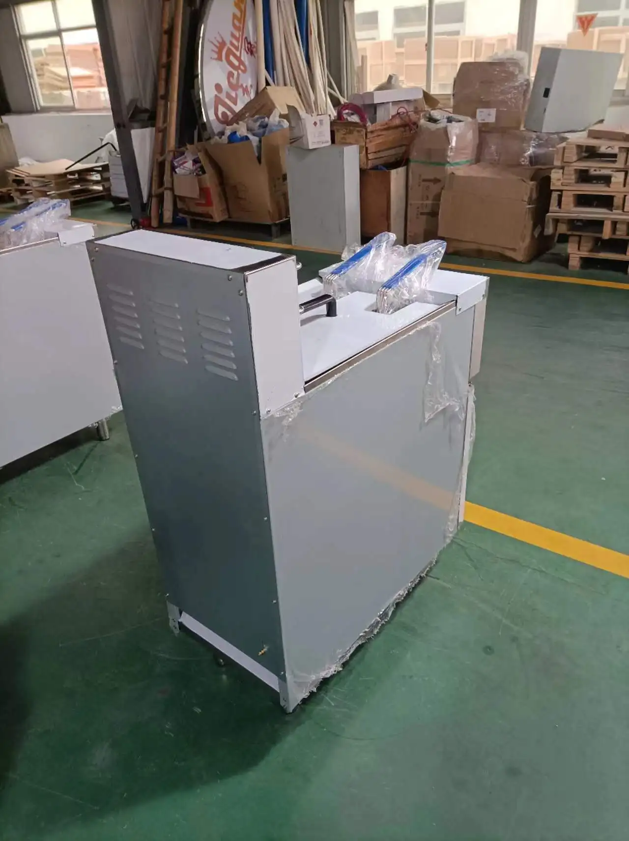 Vertical commercial 1-tank computer digital deep fryer with 2 baskets