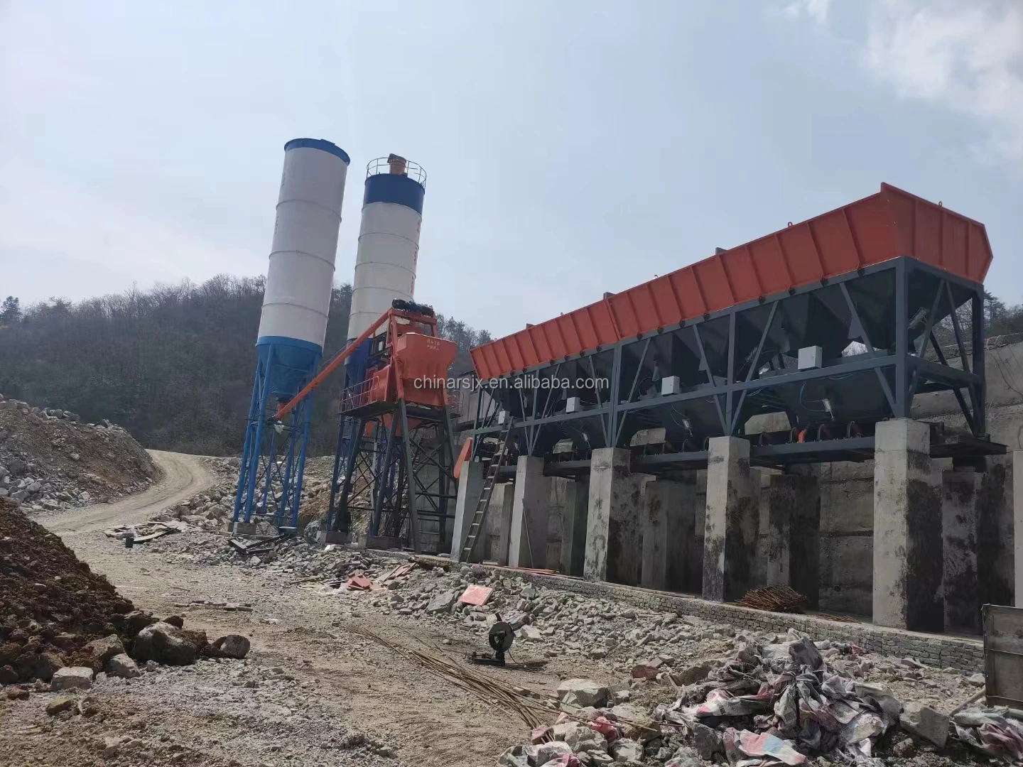 HZS35-75 concrete mixing plant with screw conveyor and cement silos Concrete Batching Plant lifting hopper