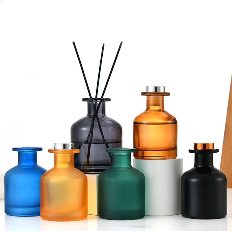 Wholesale custom color 100ml 150ml 200ml round Glass Reed Diffuser Bottle Empty Square Glass Black Bottle With Fiber Sticks