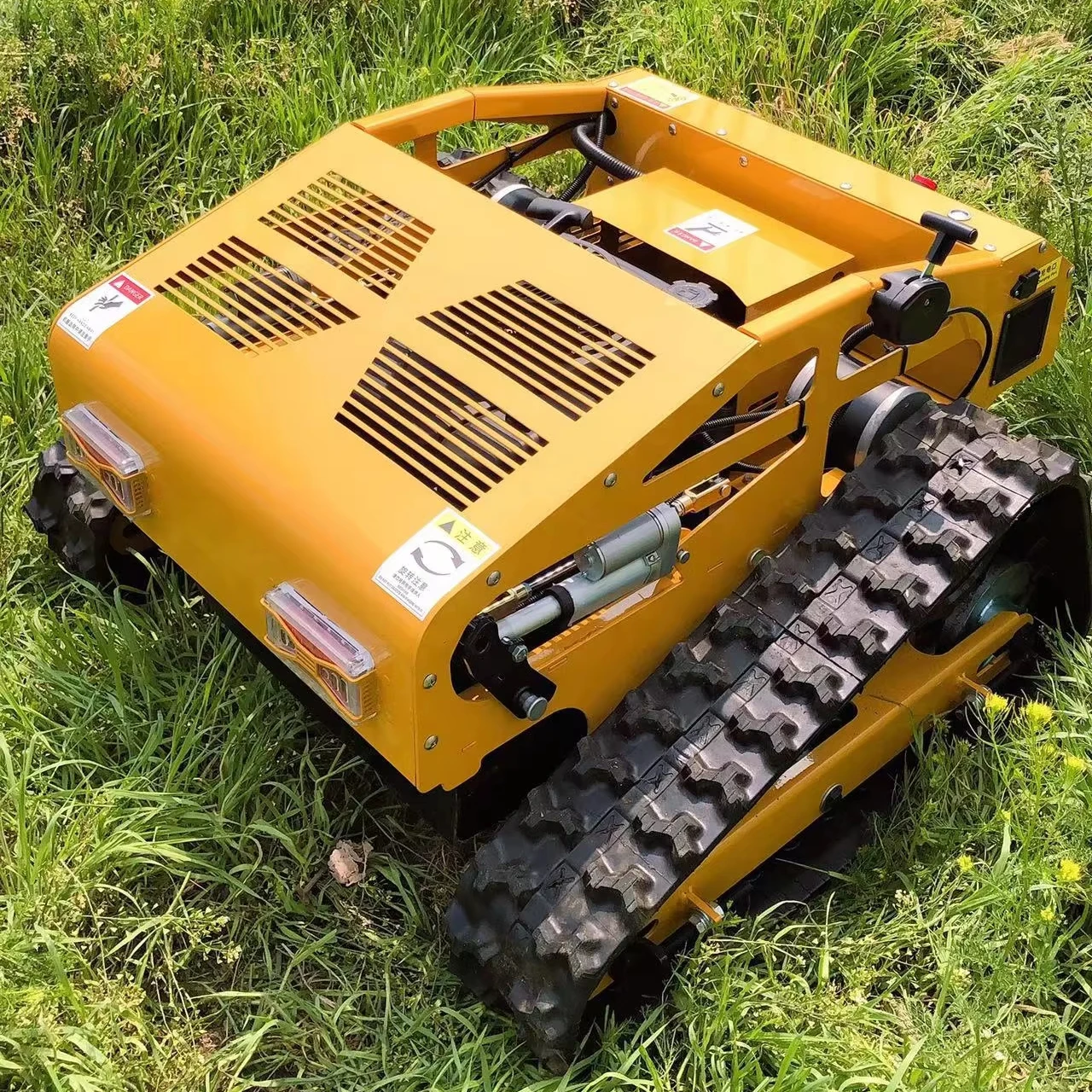 Gasoline powered remote control lawn mower Zero turn robot drives wireless battery powered lawn mower