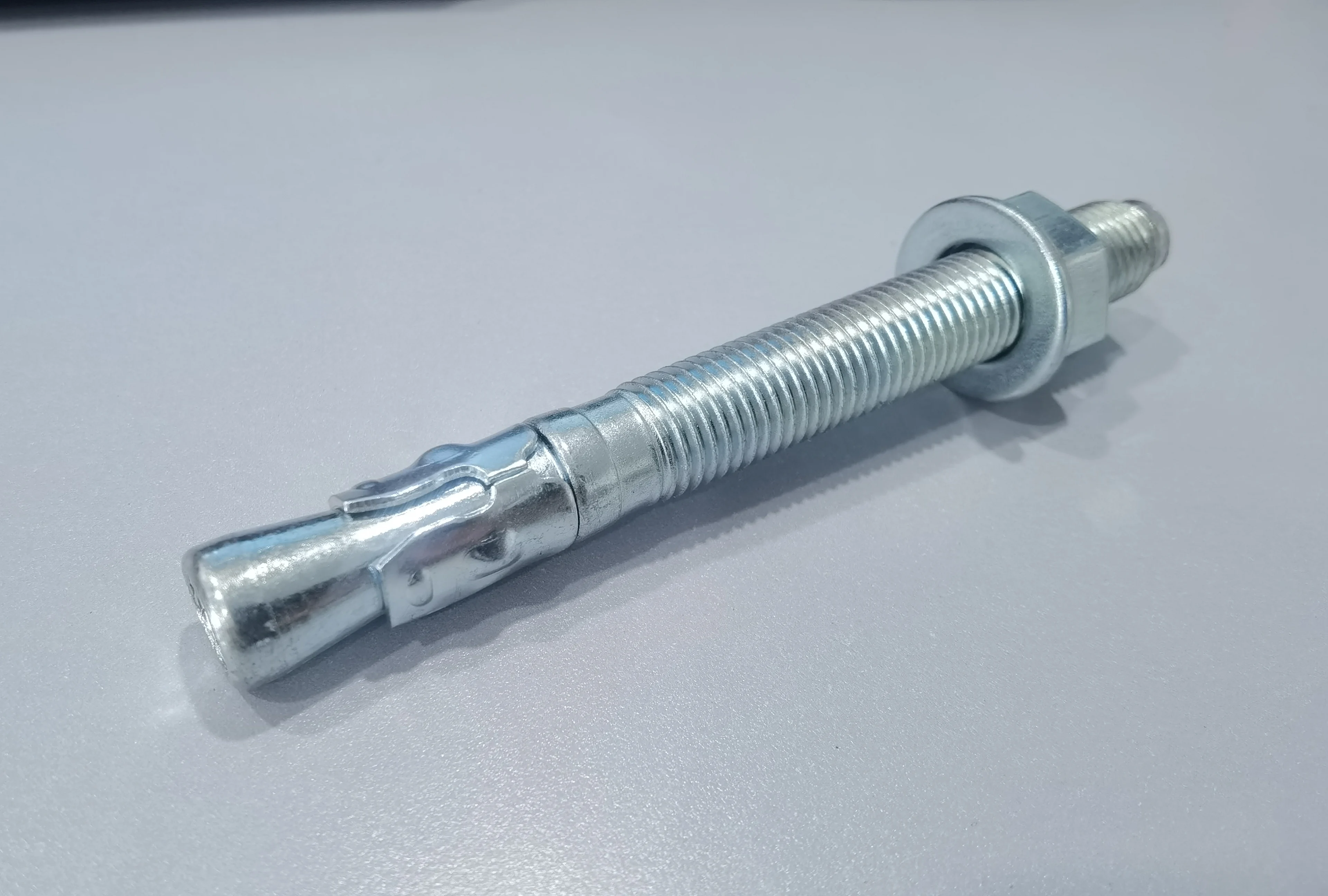 NJMKT клиновые анкеры расширения из углеродистой стали и нержавеющей стали, одобренные для треснутого бетона, нетреснувшего бетона