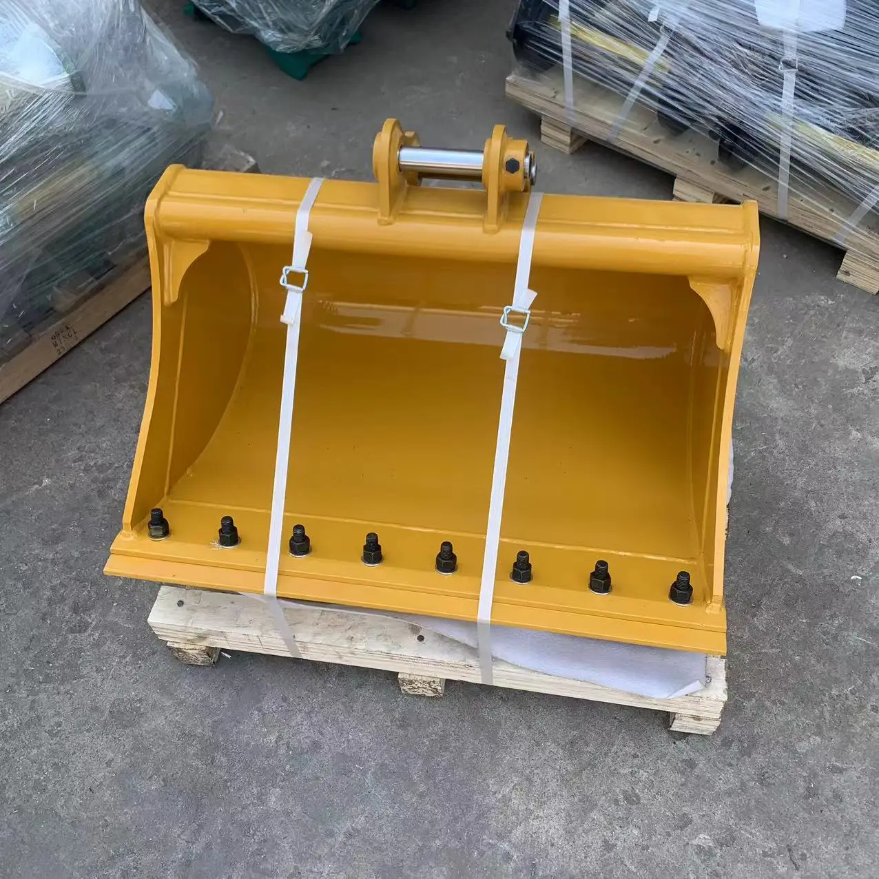 Mini Excavator Attachments Cleaning Bucket Clean up Bucket Excavator Mud Bucket for 1-4 Ton Excavator
