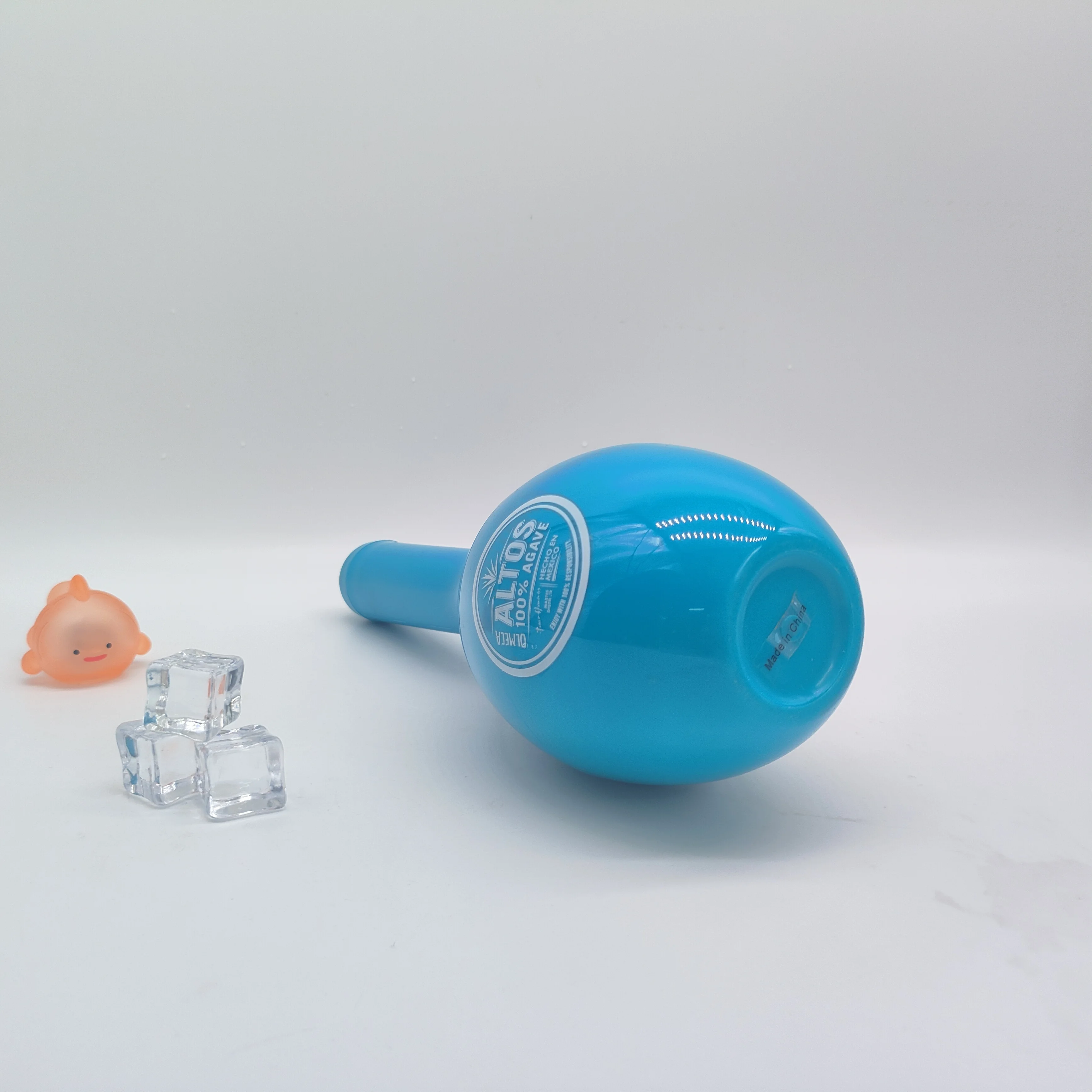 New design Customized Logo Party Essential Compact and Cute Shaker Tool Cocktail Shakers plastic Wine Shake Drinking Cup