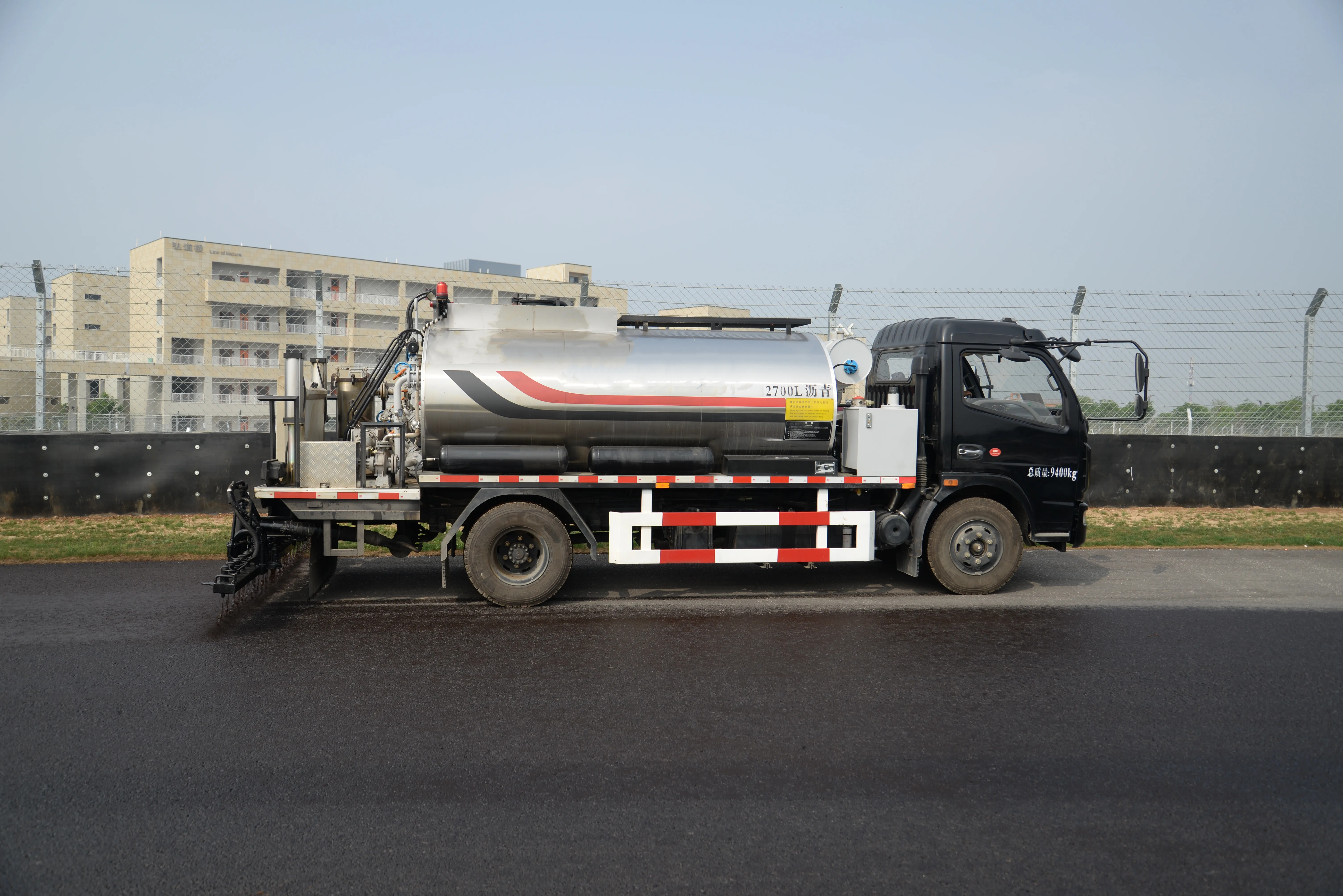 6M 3M Adjustable Asphalt Bitumen Spraying Width Asphalt Distributor Truck