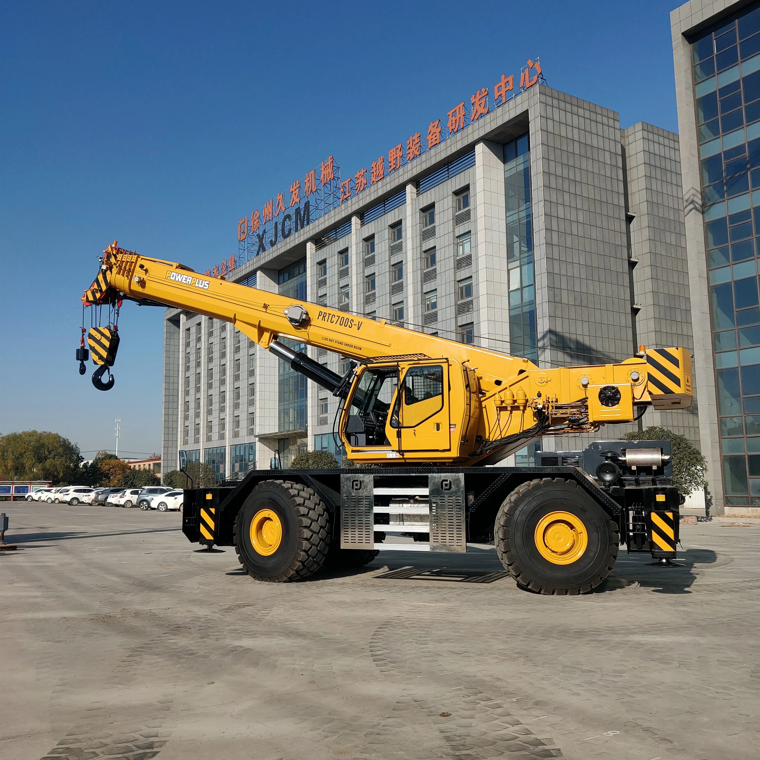 China Official Manufacturer Supply Lifting Machine 70 Ton Rough Terrain Mobile Crane