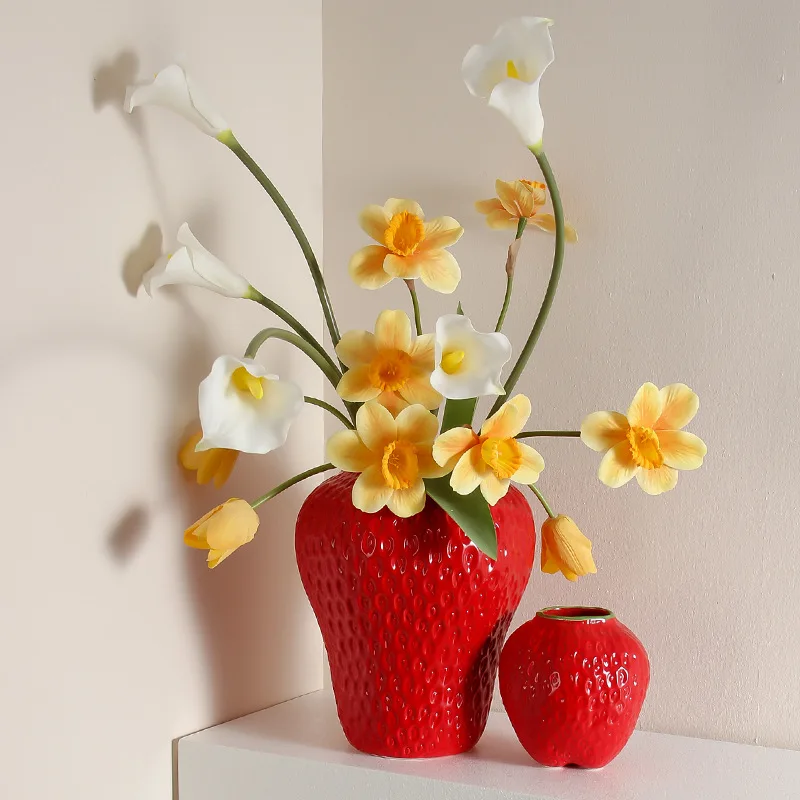 Customized Strawberry Design Modern Art Deco Unique Shape Flower Vase For Home Tabletop Decoration Ceramic Vase