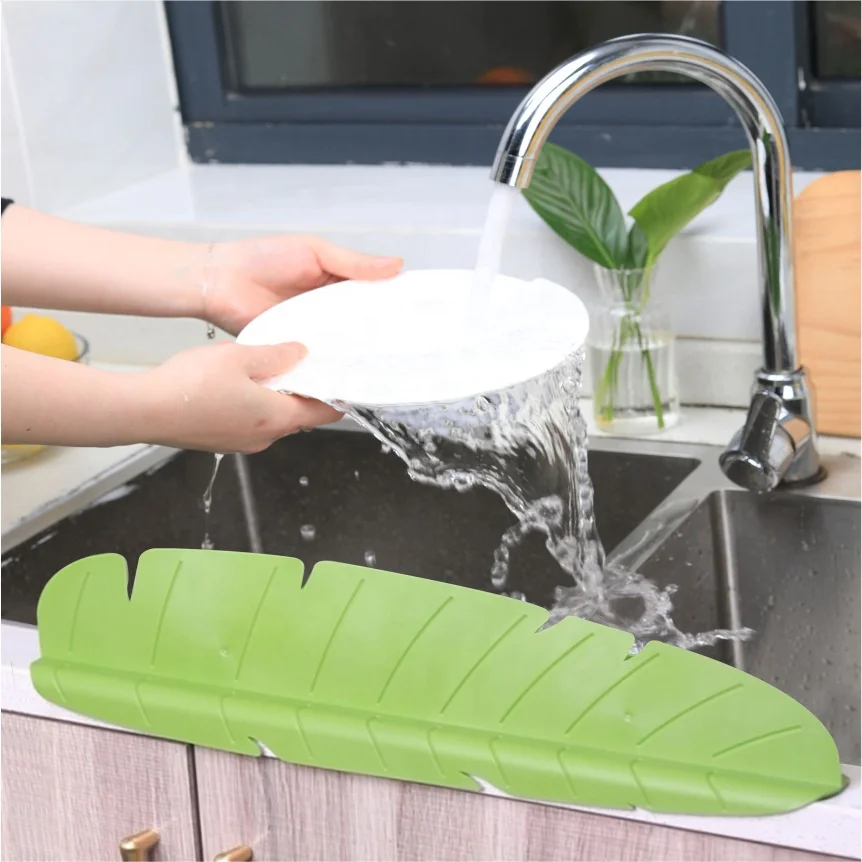 New Household Kitchen Leaf Shape Sink Wash Fruit Dish Silicone Water Splash Guard Water Baffle with Suction Cup