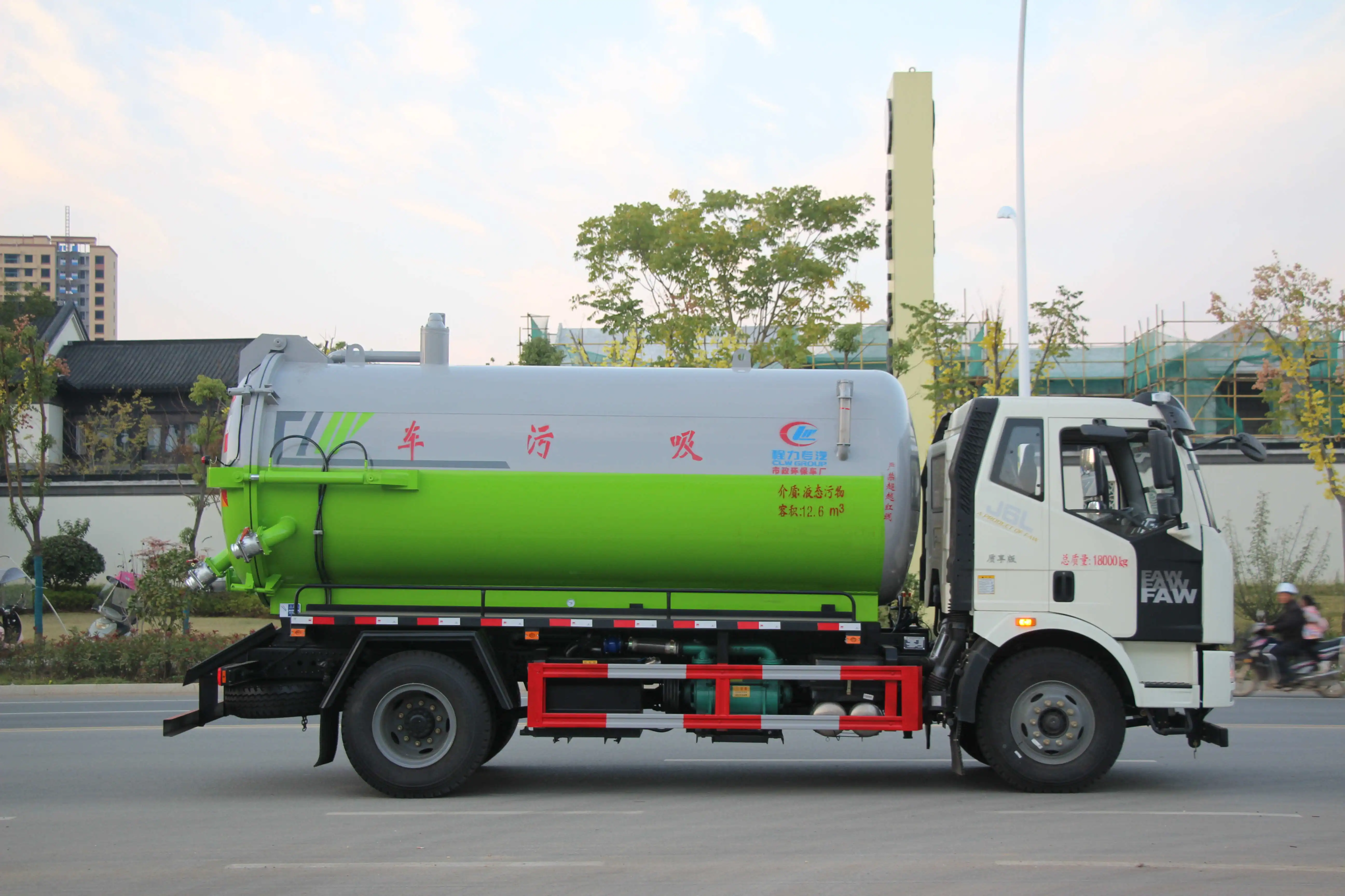 FAW 12600 Liters Vacuum Sewage Fecal Suction Truck Vacuum Sewer Truck Septic Suction Tank Truck