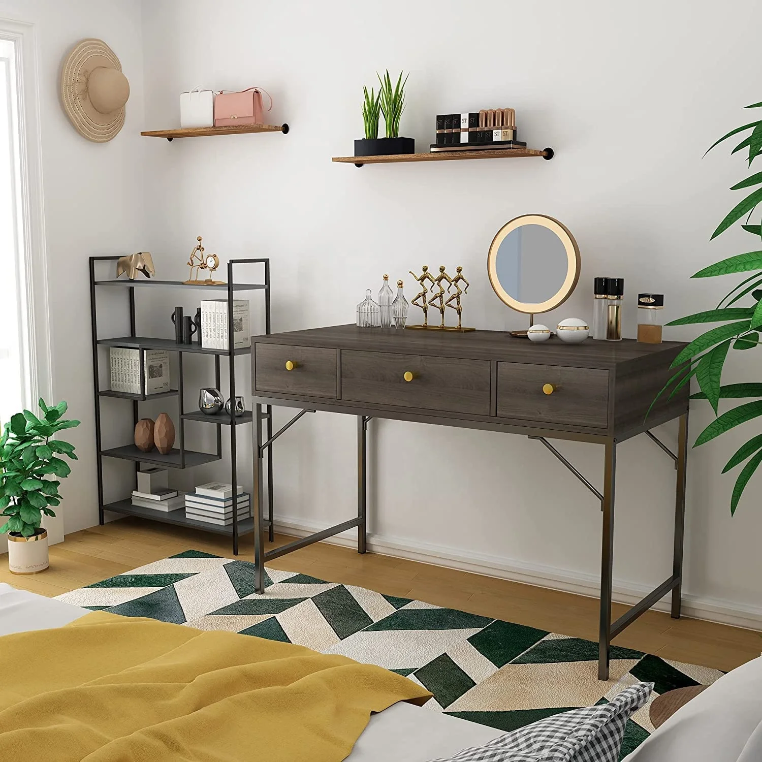 Popular in Bosnia high-end Modern Vanity Desk Makeup Dressing Table with 3 drawers Can also be used to learn to place computer