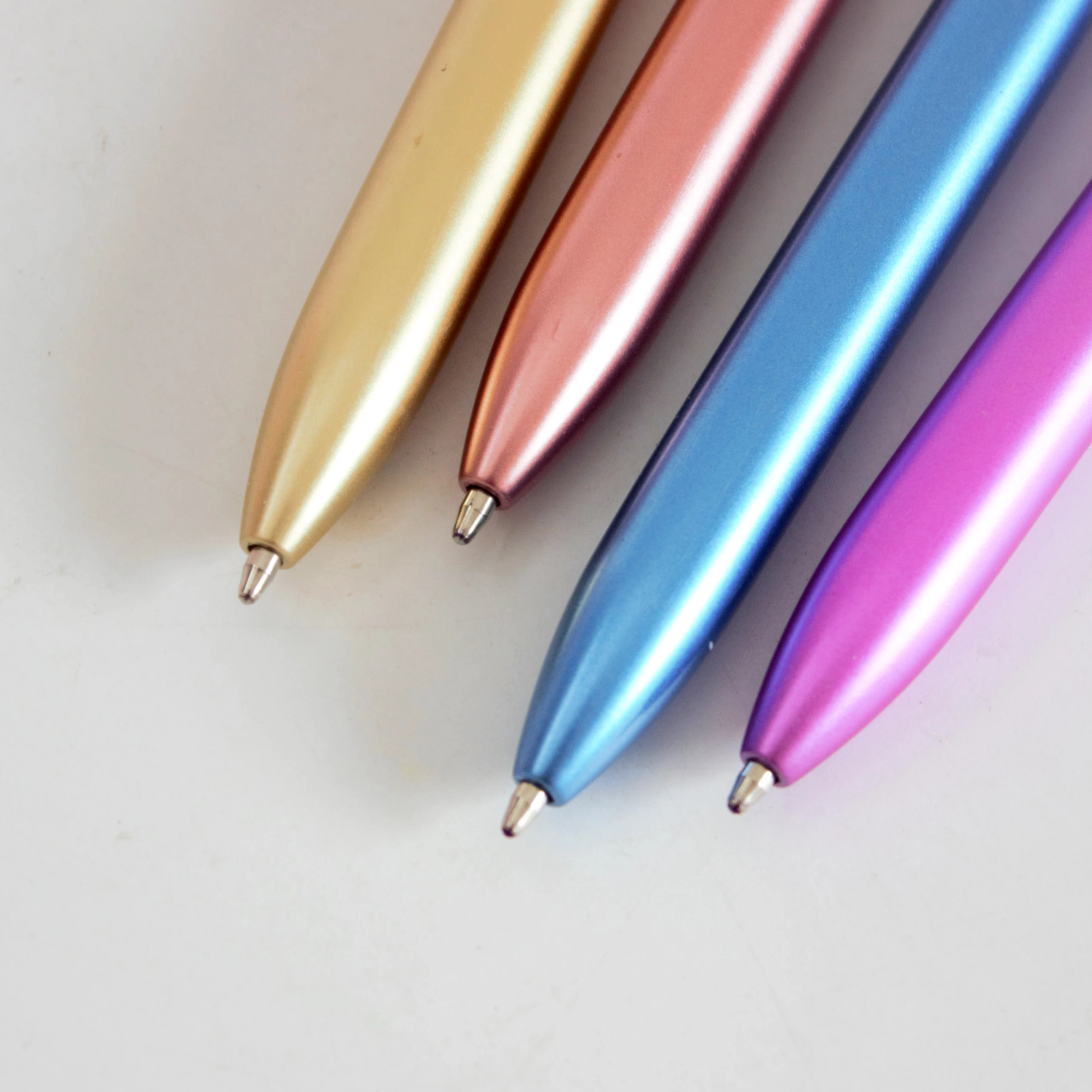 O&Q special design glitter twist ball pens with Turntable globe  decompression stationery for students college gift