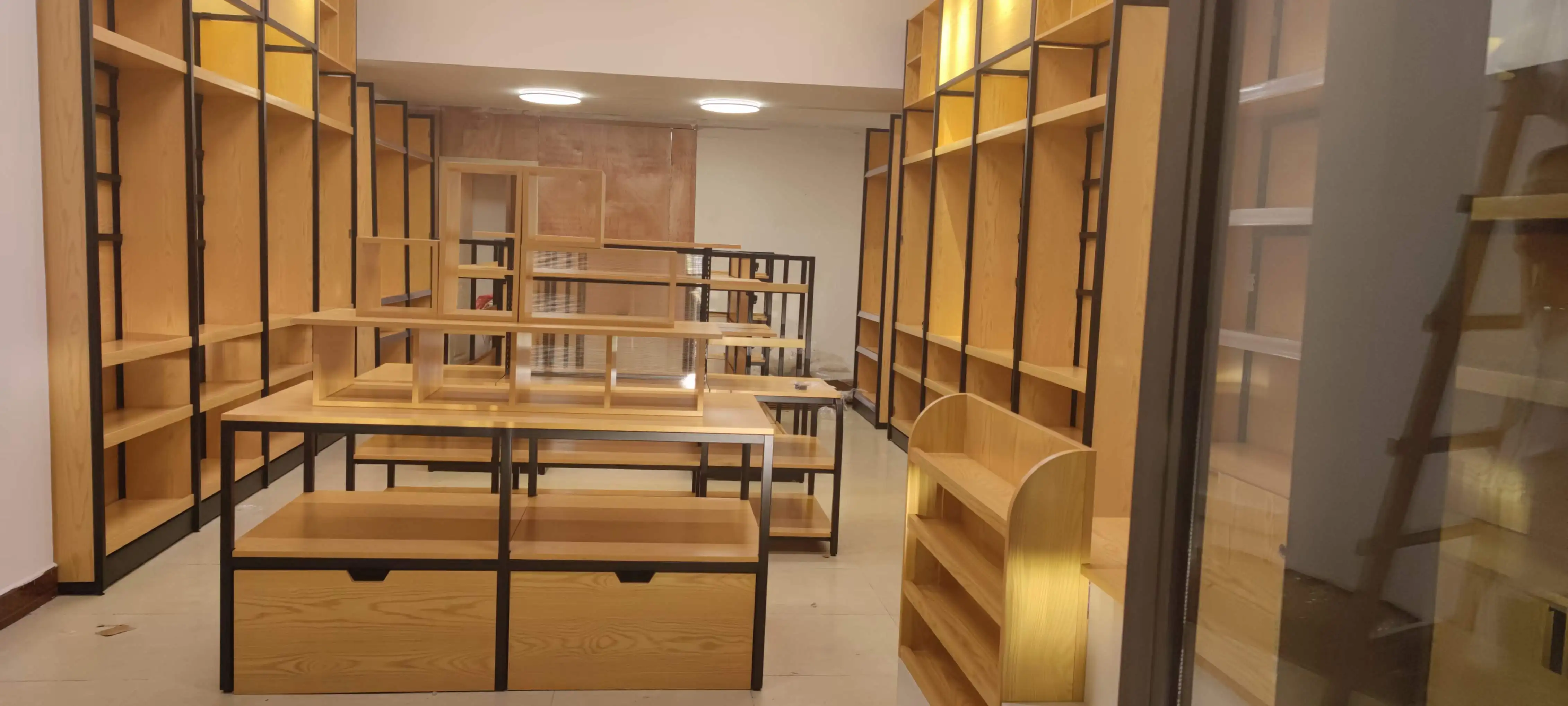 wholesale Miniso shelf grocery store furniture  beauty supply store fixtures