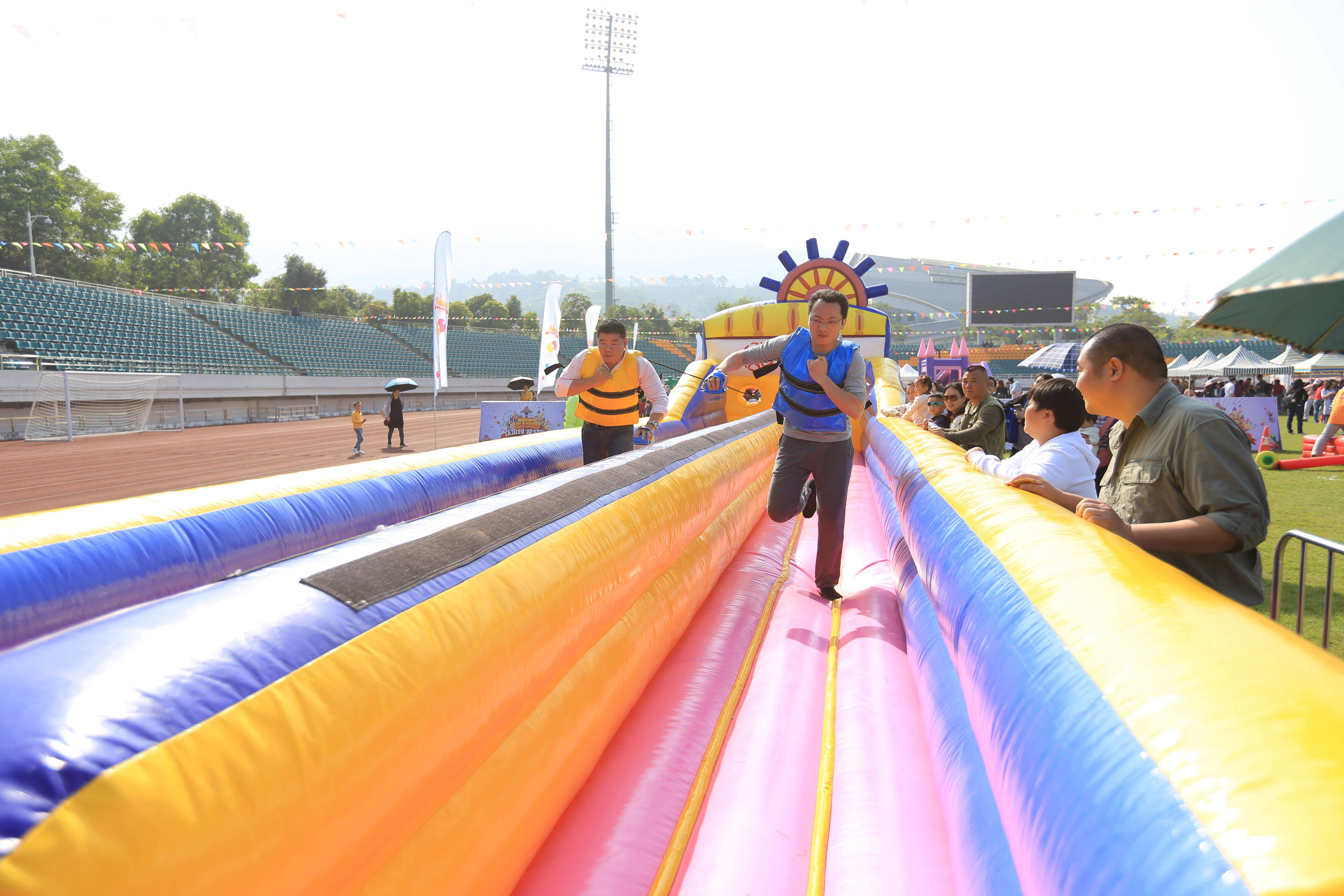 high quality inflatable bungee run runway bounce race challenge game for sale