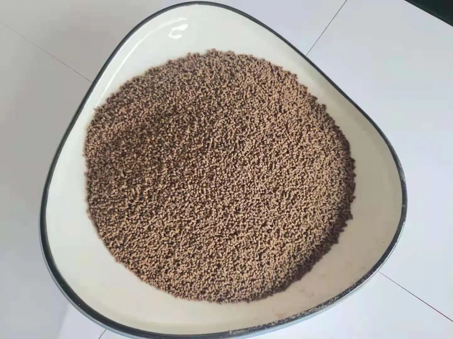 High quality carp feed to promote growth incremental color