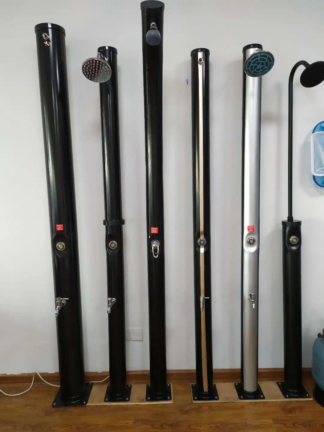 Cleanwell  full warranty factory high quality black color 20 L outdoor Garden Pool  2 section solar Shower