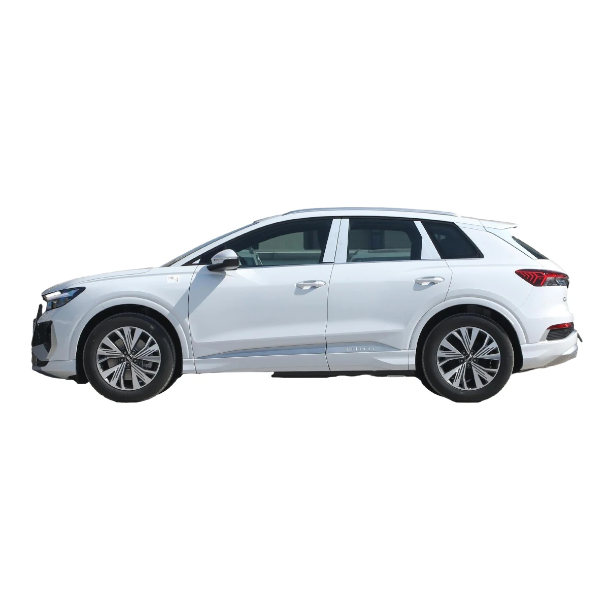 Китайский бренд подержанных автомобилей для продажи по низкой цене Audis 2024 40 электромобилей E-tron