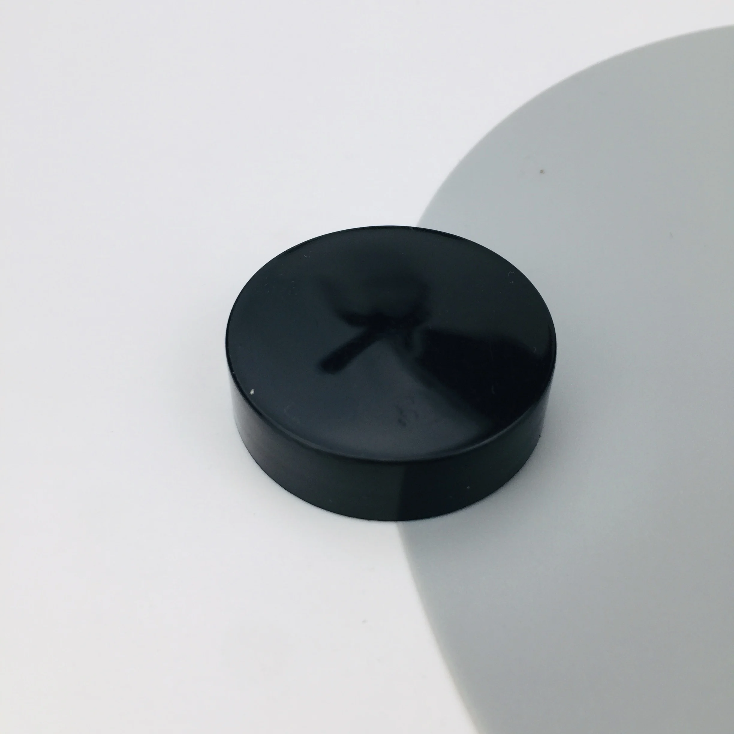 Black White Smooth Ribbed Plastic Screw Cap 38mm 38-400 PP Bottles with Foil Former Liner