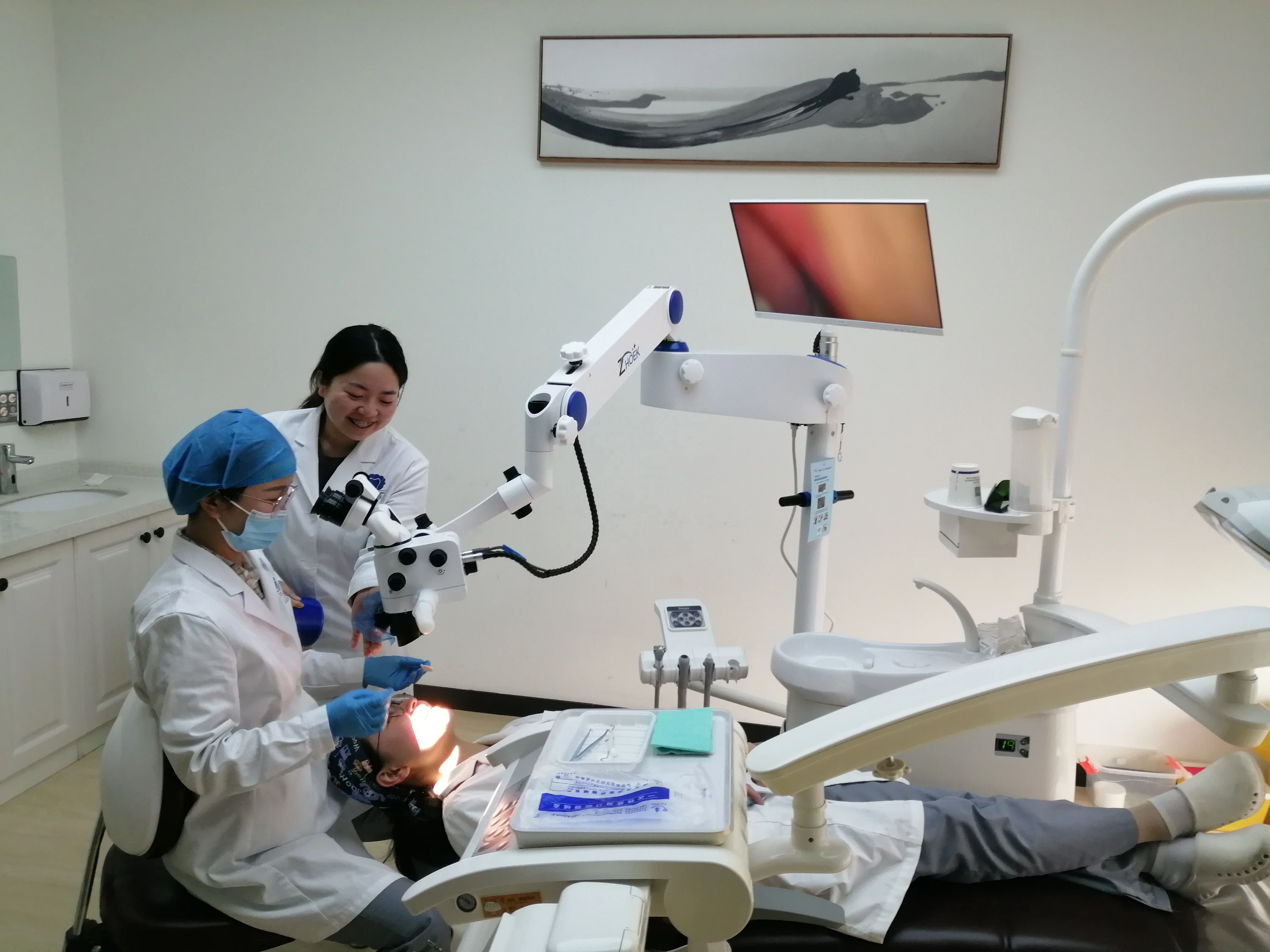 New arrival CE  Medical Dental Lab Surgical Operating binocular build-in camera dental microscope