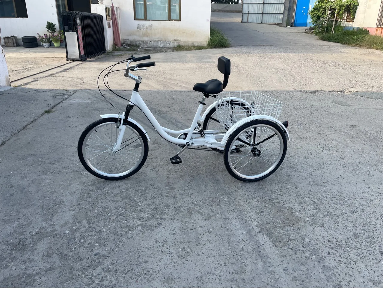 7-speed man-power tricycle front and rear shock-absorbing rickshaw with basket