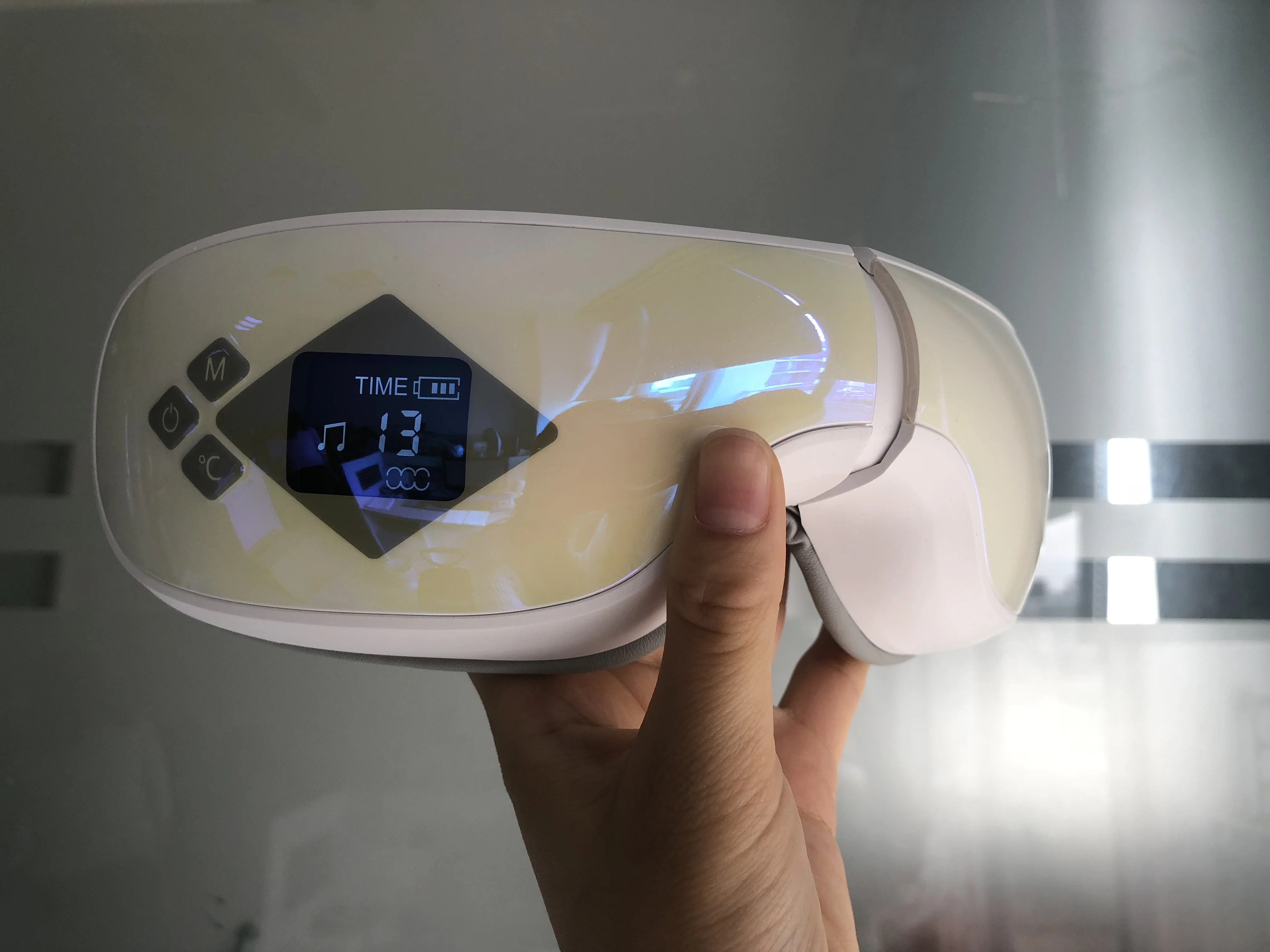 Wireless  Air Pressure Vibration Massage Digital  Eye Massager for Eye Relief Heat Compress eye mask with blue-tooth music