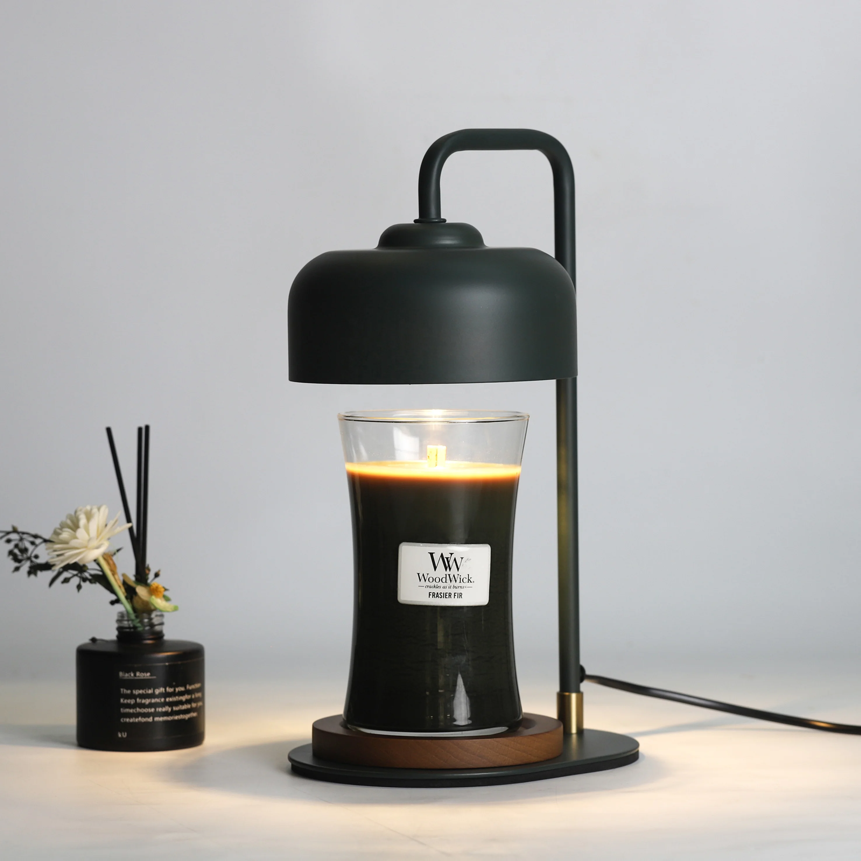 2024 indoor home decor Crown lampshade design metal fragrance Electric soy jar wax melts burner table lamp factory whole sale