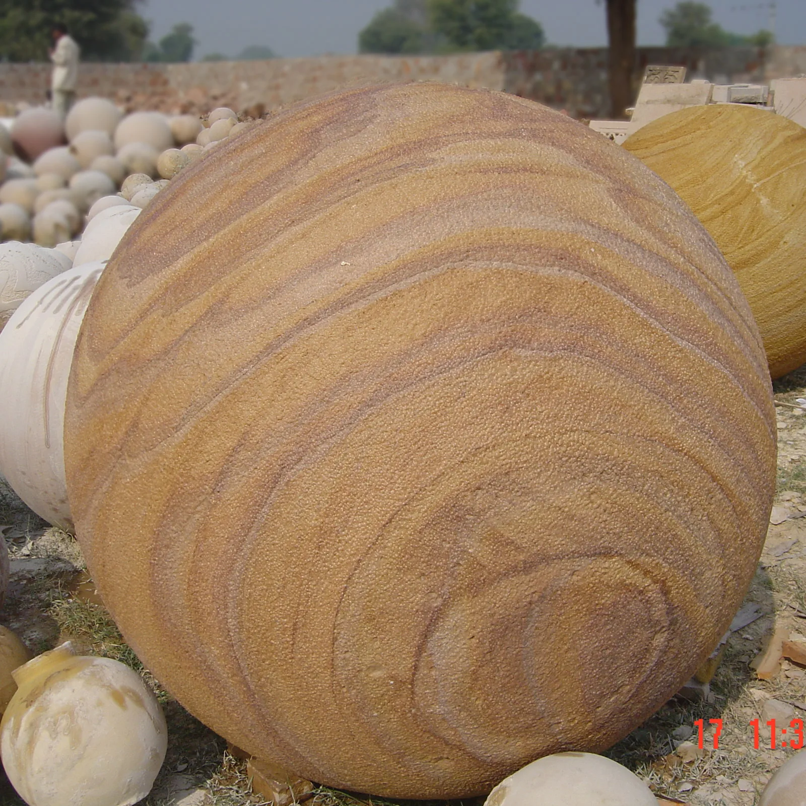 Hot Selling Natural Rainbow Sandstone Ball Chiselled Finish for Outdoor Garden Use Decoration