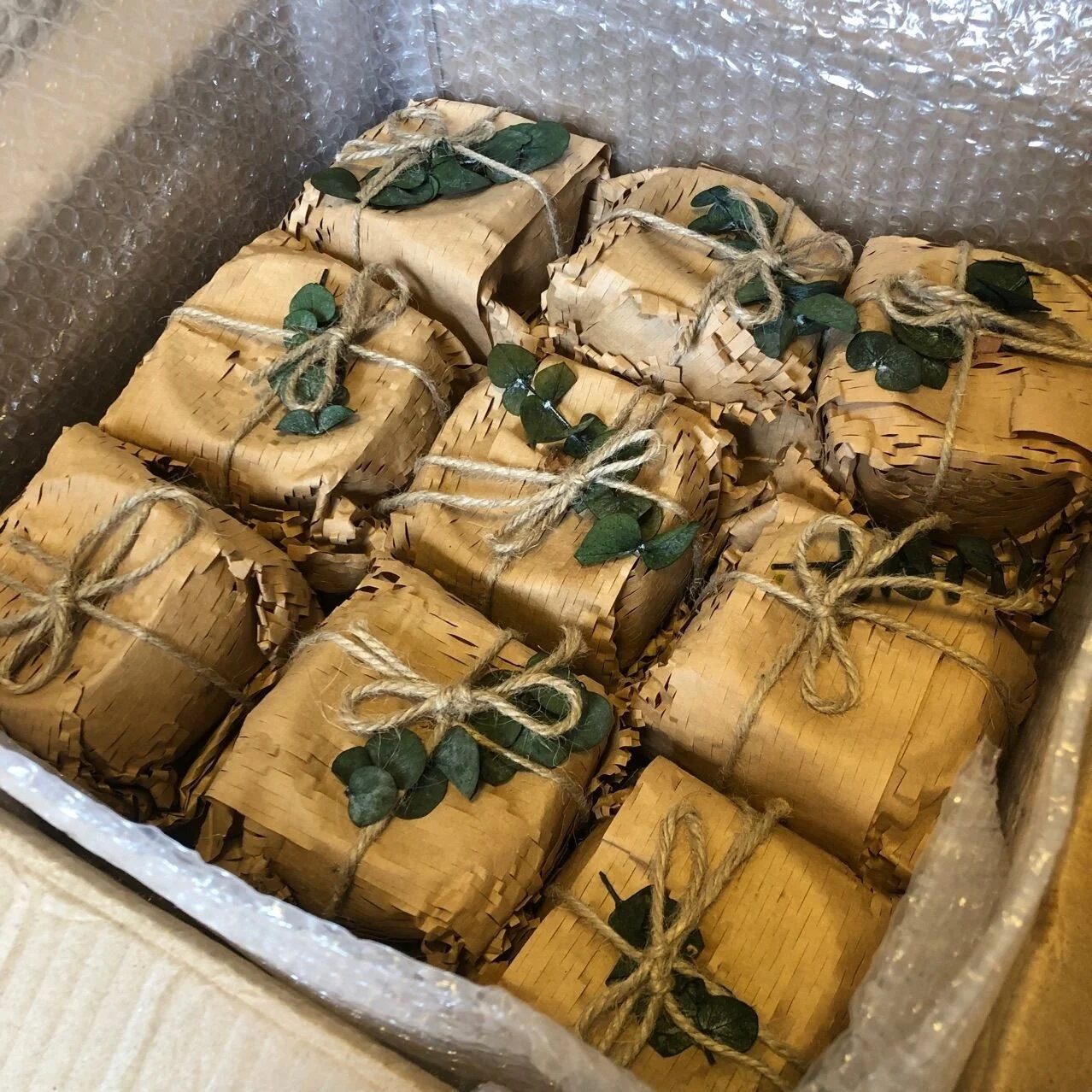 Wholesale Private Label Custom Accepted Coconut Wax Natural Oil Coconut Shell Scented Candles