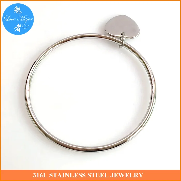 Round Geometric Rigid Stainless Steel Bangle Fashion Jewelry With Heart Charm Mirror Polished For Women