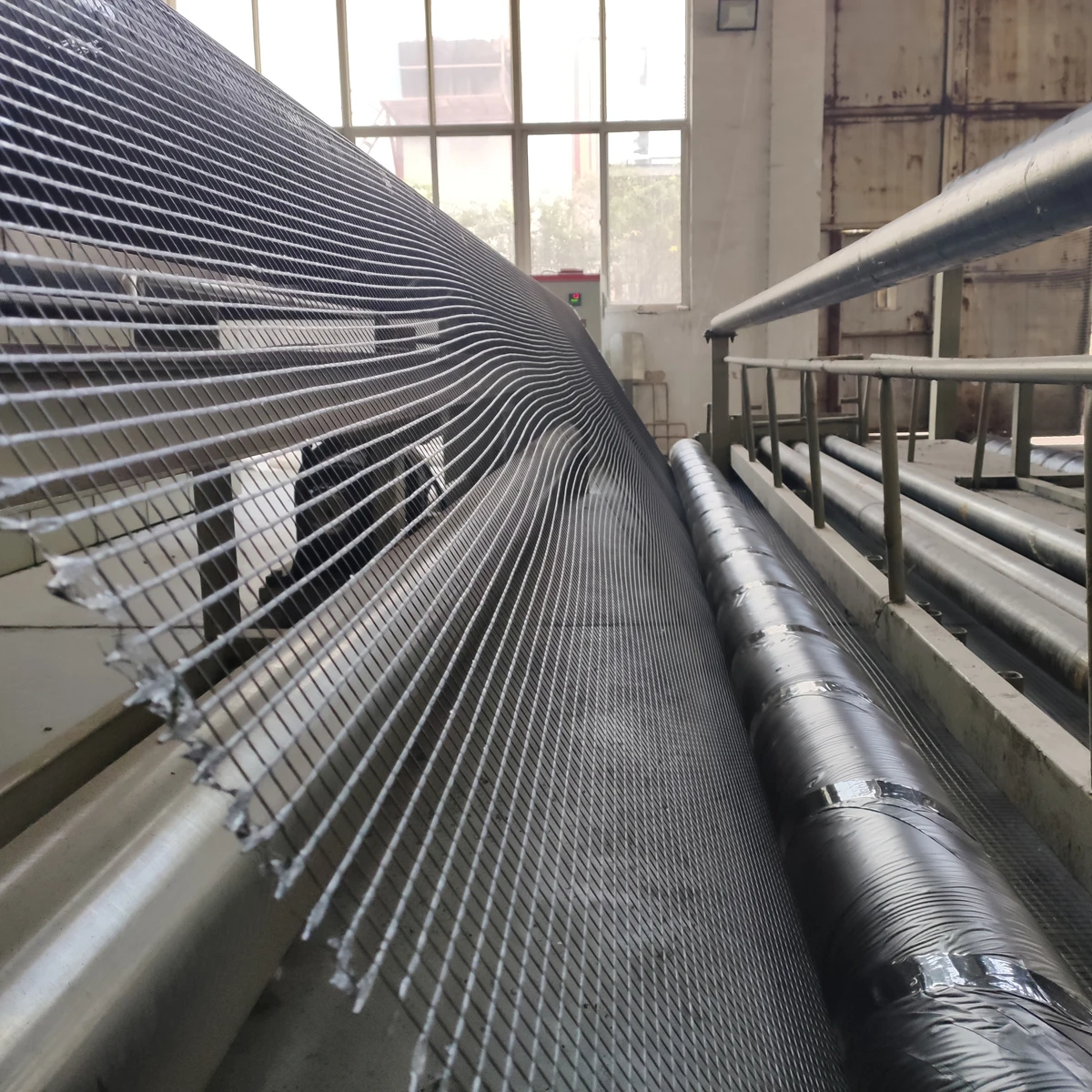 Direct selling glass Hdpe Soil improvement retaining wall biaxial unbiaxial geo grid for reinforce the soft soil roadbed