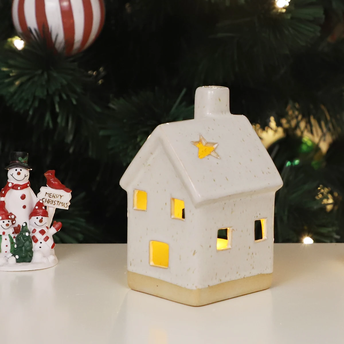Светодиодные рождественские керамические деревенские дома маленькие фарфоровые предварительно освещенные светодиодные Рождественские Зимние оптом