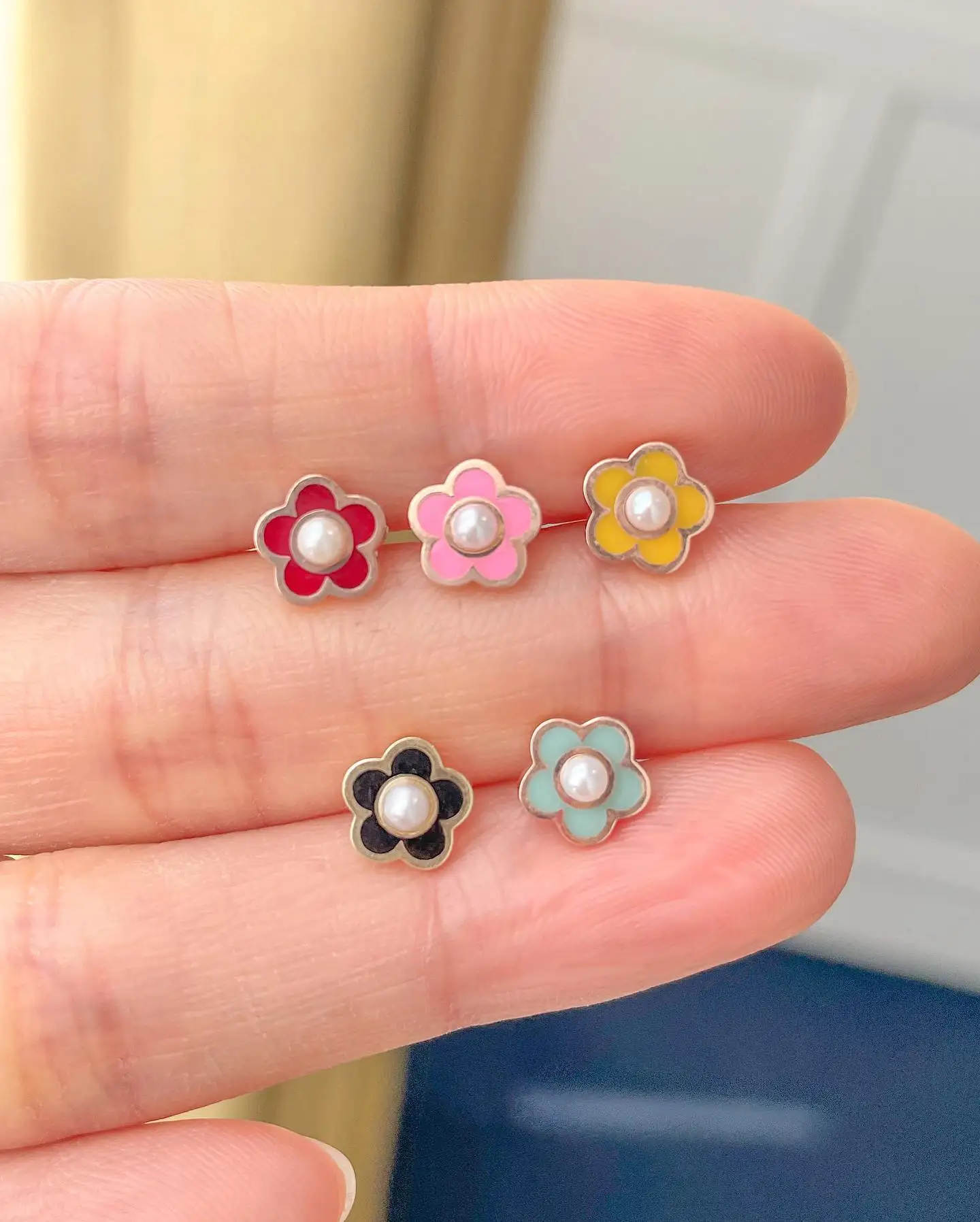 Simple little conscious fashion niche joker flower earrings temperament female student stud earrings