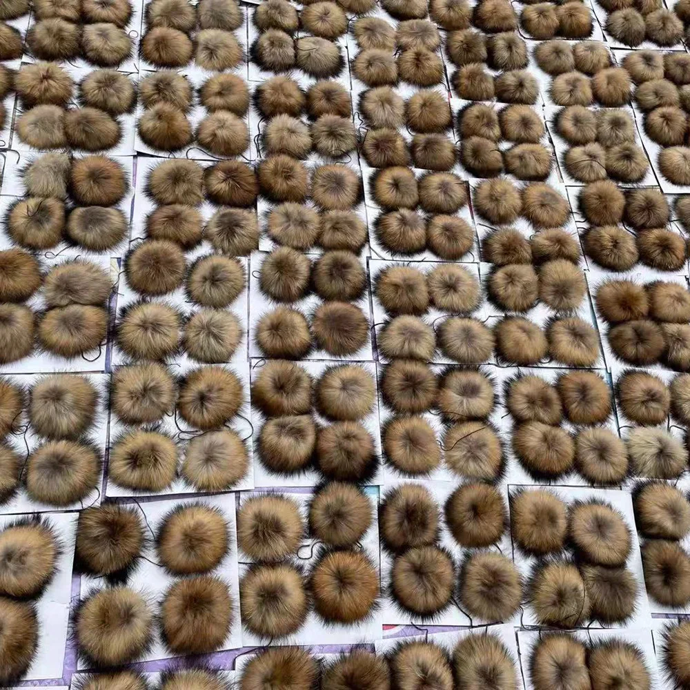 Wholesale custom size 15cm fluffy natural real raccoon fur pom poms with snap