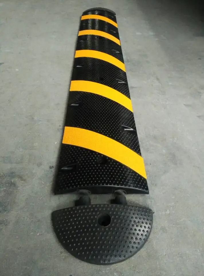 length1830mm rubber speed hump cable ramp sleeping ralentisseur route