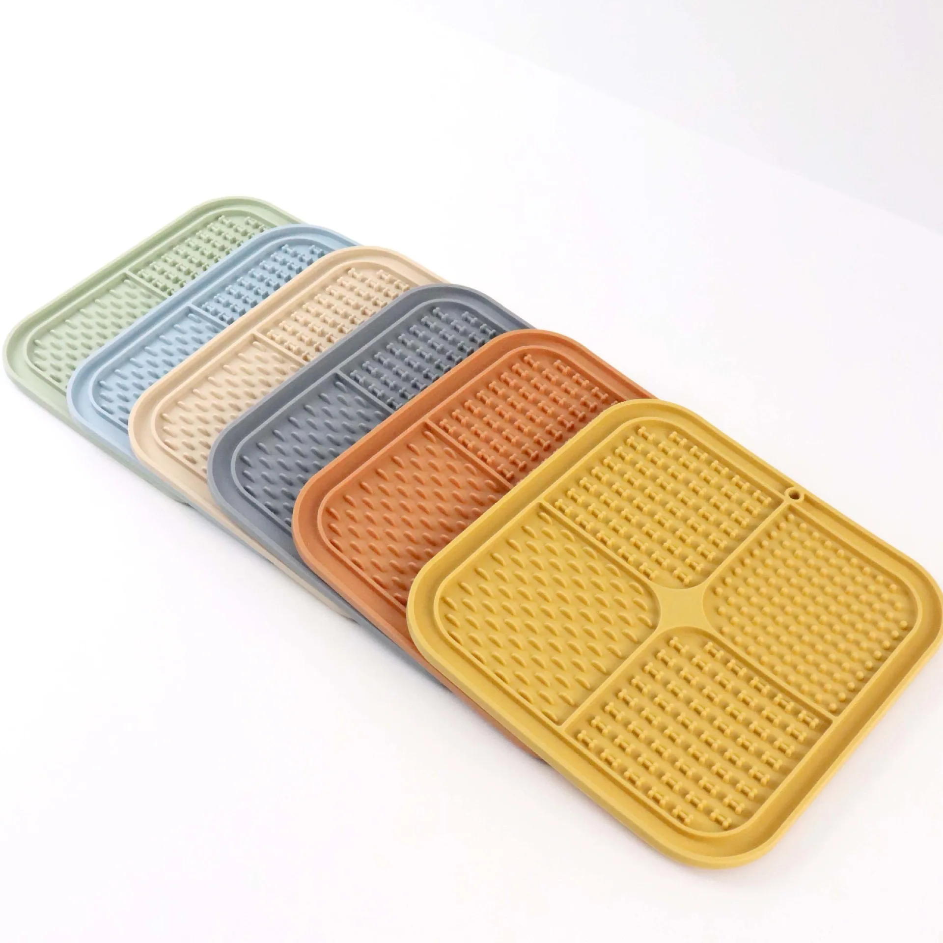 Hot Fast Delivery In Stock Enrichment Dog Products Puzzle Toys Interactive Sniff Training Mat Slow Feeder Silicone Snuffle Mat