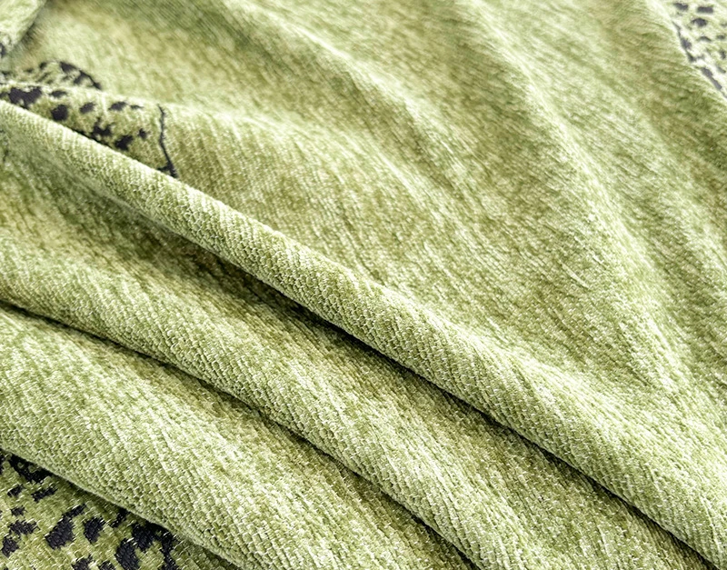 Vintage Luxury Thick Green Chenille Cheetah Design Jacquard Throw Sofa Towel With Handmade Tassels For Living Room Non-slip