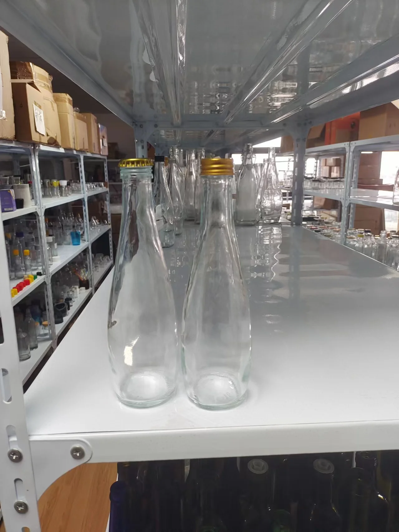 Spot wholesale transparent glass orange juice bottles, beverage juice bottles, straight round soda bottles 330ml manufacturers