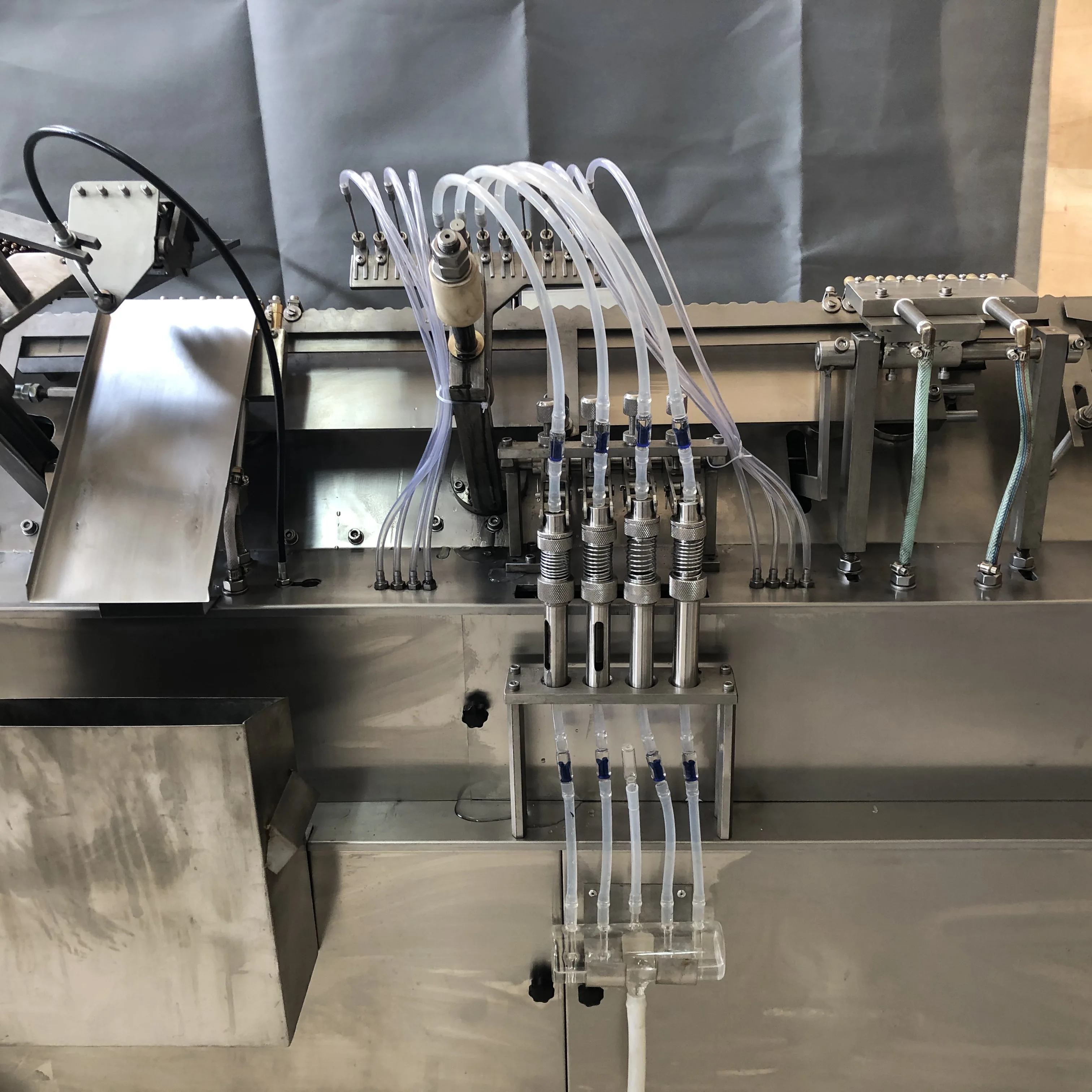 Fully Automatic 3ml Ampoule Sterile Medical Ampoule Filling And Sealing Machine