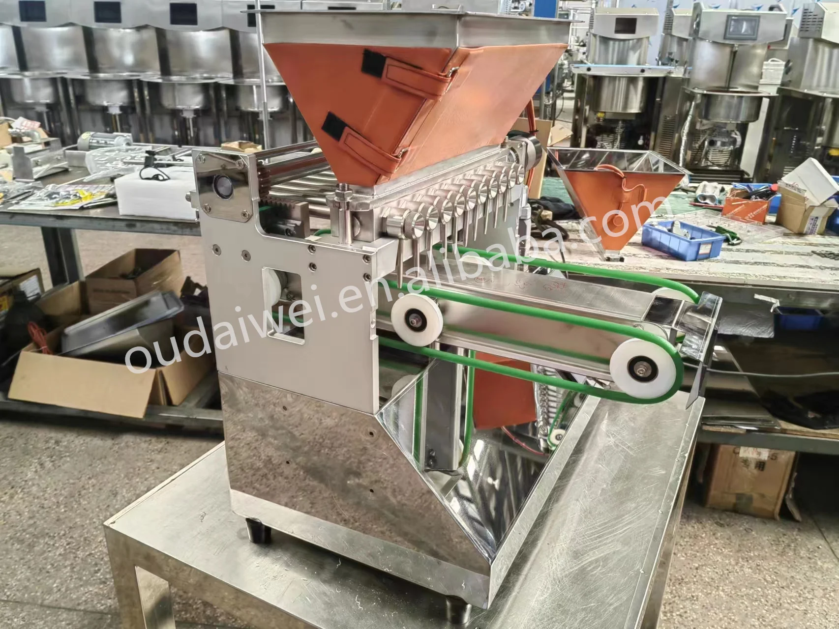 Confectionery Jelly Chocolate Nut Cluster Depositor Small Scale Mini Sweet Form Gummy Candy Make Machine