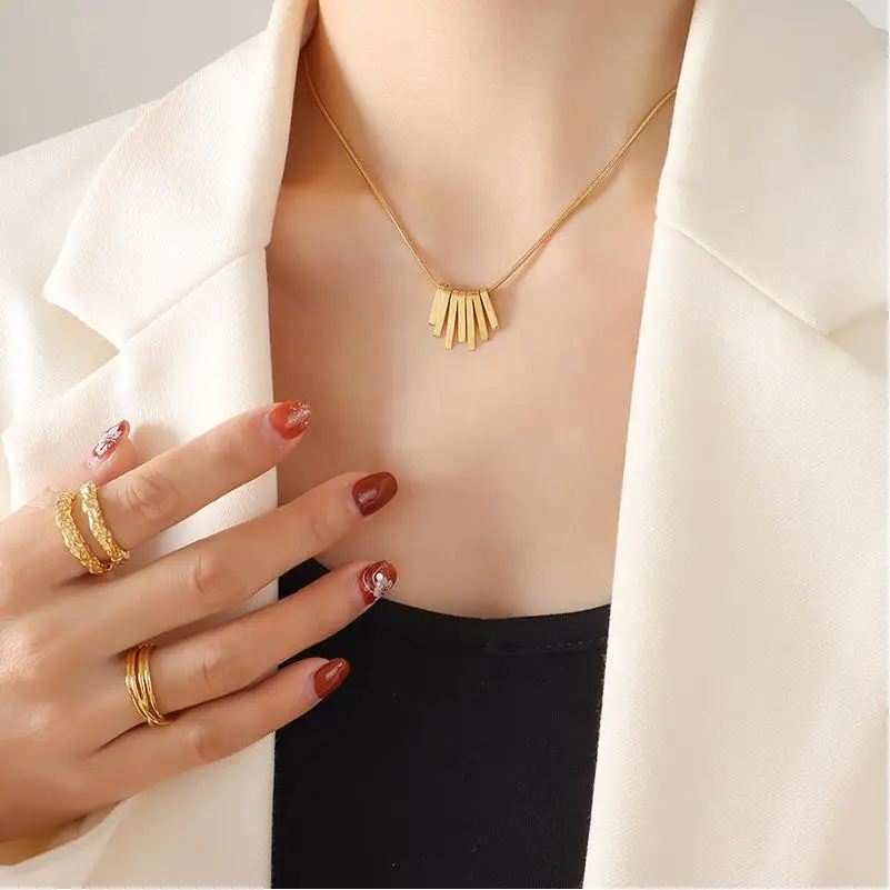 Heart Pendant Necklace With Letter For Women Of New Beaded Earrings Moissanite Stone Birth Flower Set Boxing Glove Necklace