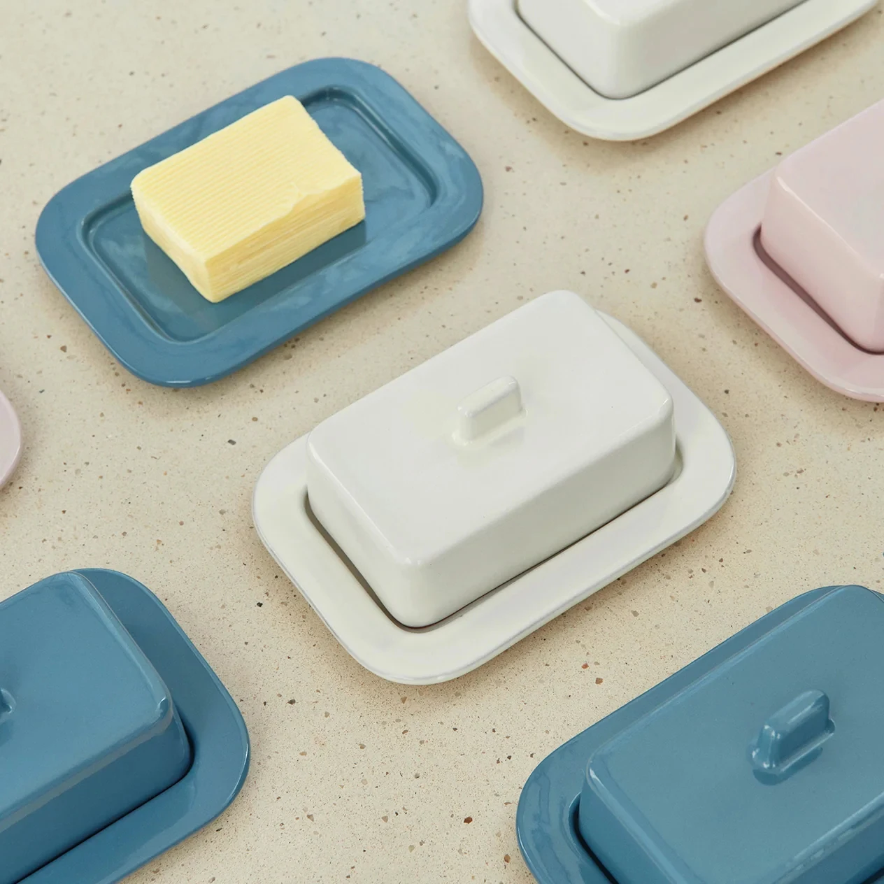 Pretty rectangle shape tableware custom color glaze kitchenware hotel restaurant ceramic butter dish with lid