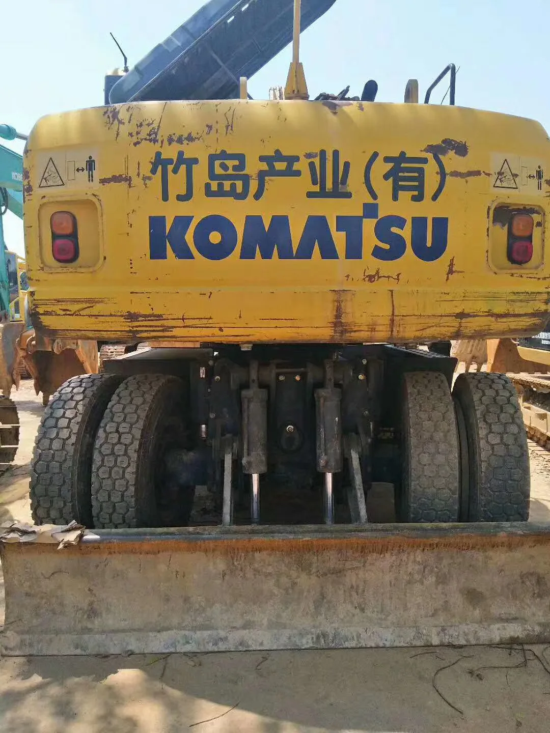 Высококачественный колесный экскаватор Komatsu PW160 японский 16-тонный в Шанхае Китай