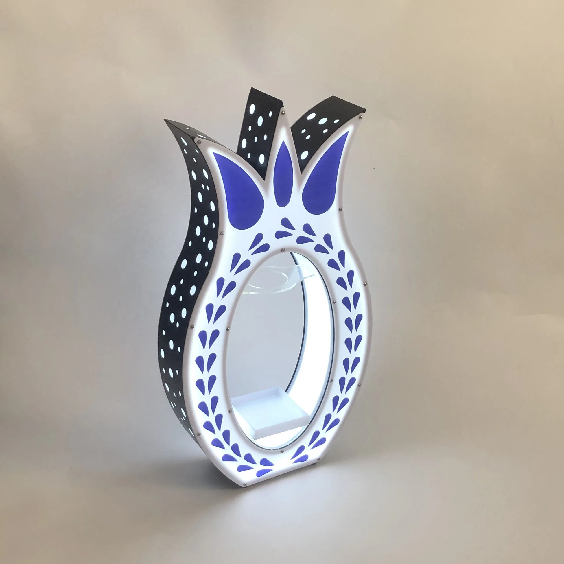 Custom Glorifier Display VIP Tequila Bottle Holder Service Carrier  LED Bottle Presenter For Night Club Party Lounge Bar Pub