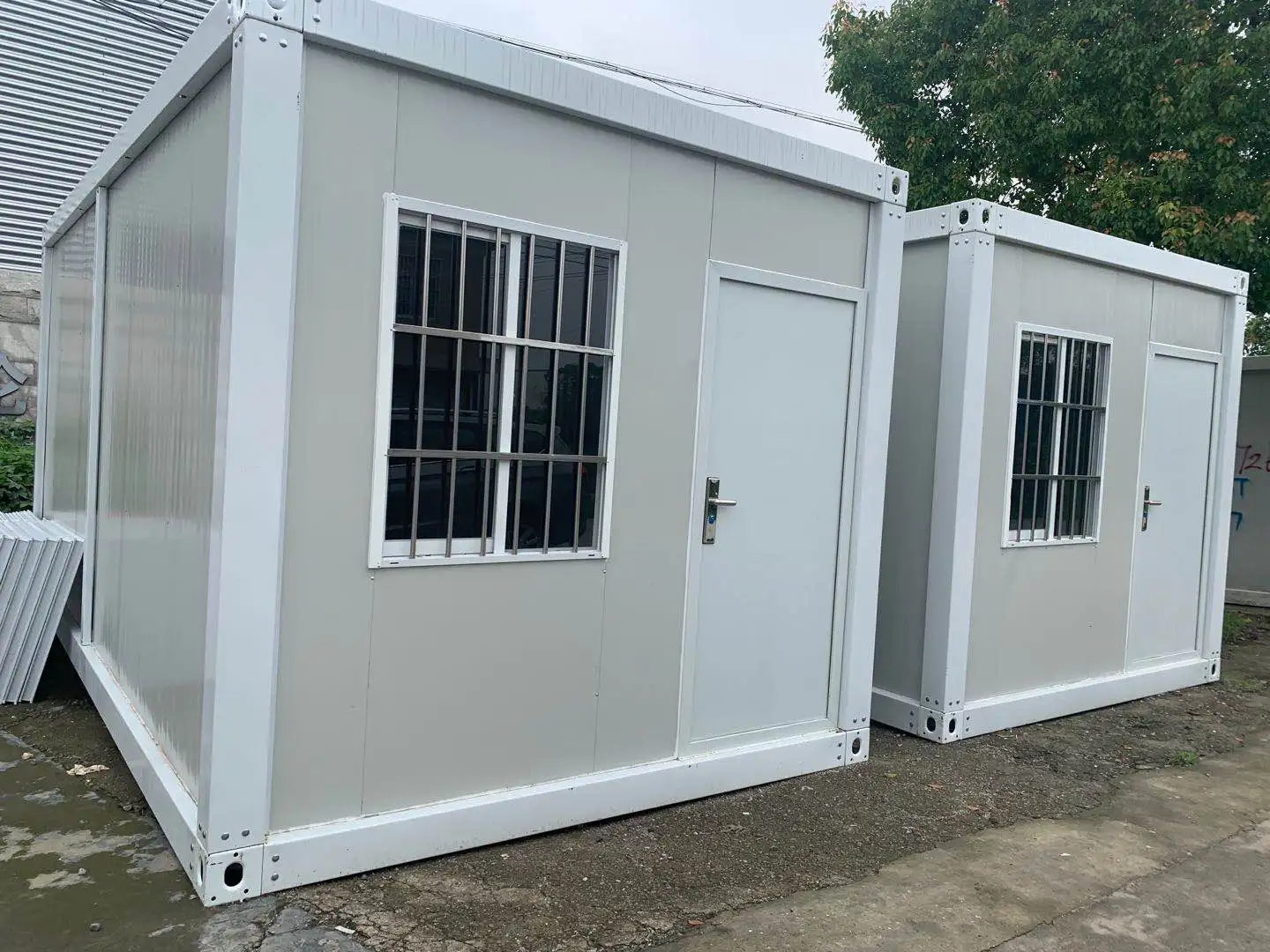 Hot Sales Different Sizes Container Luxury House Prefabricated With Windows And Door From China