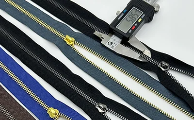 Low MOQ Wholesale Zipper Good Polishing Metal Zipper Roll