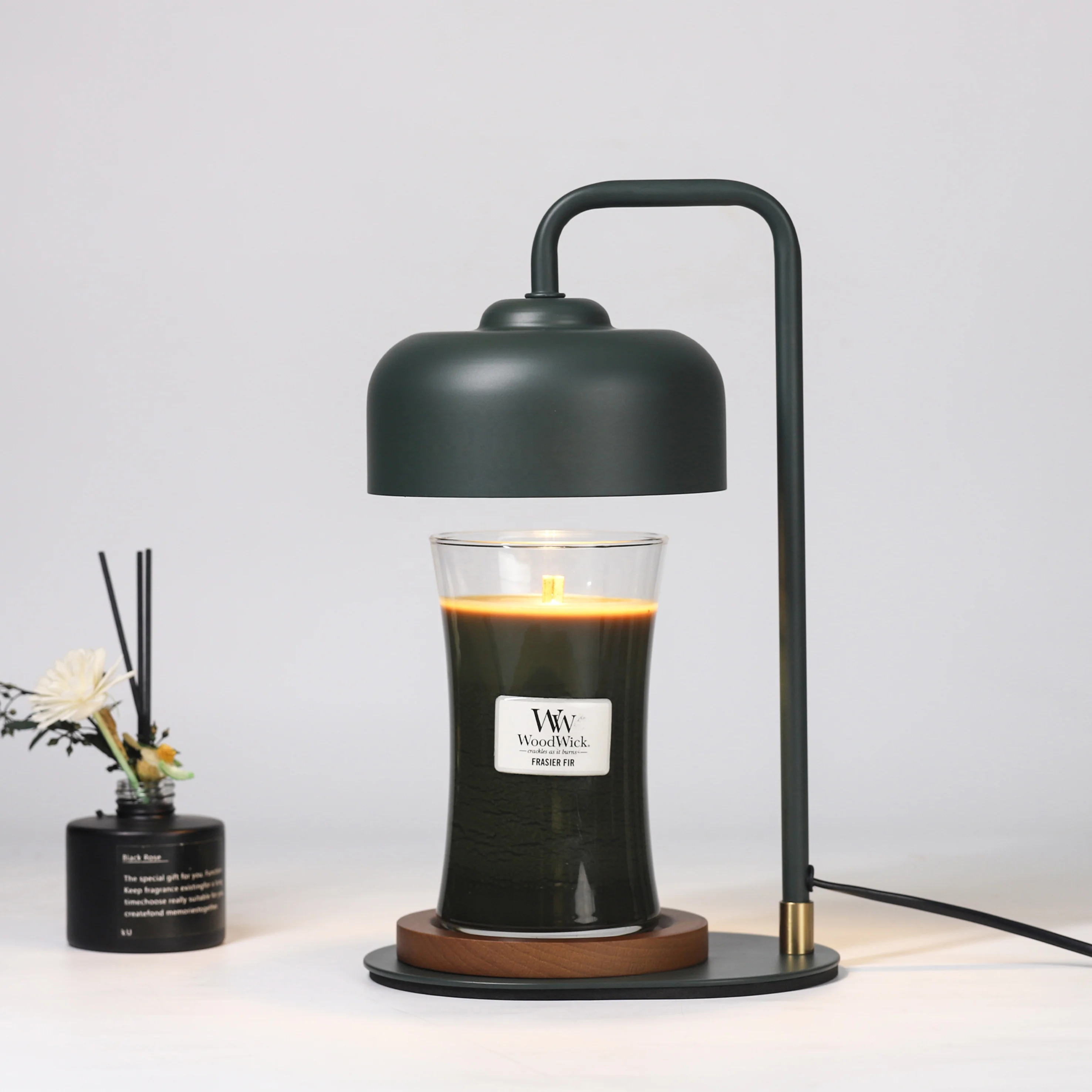 2024 indoor home decor Crown lampshade design metal fragrance Electric soy jar wax melts burner table lamp factory whole sale