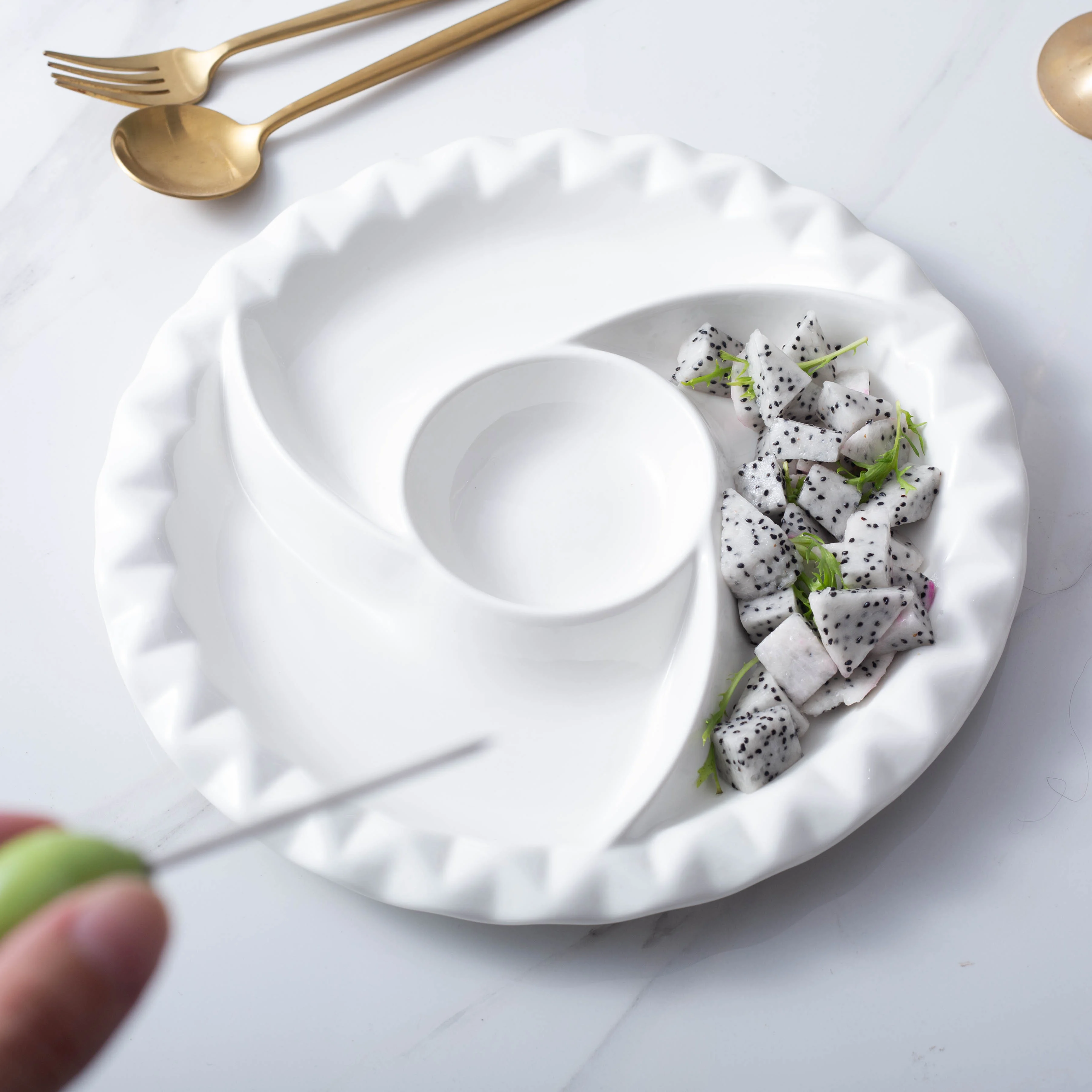 Round compartments ceramic plate white Christmas fruit platter tray porcelain serving platter