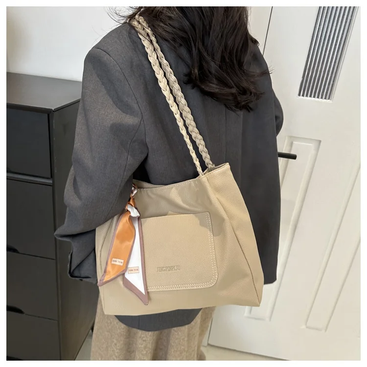 Hot selling tote women purses Large capacity new fashion retro fashion hand bags ladies 2024