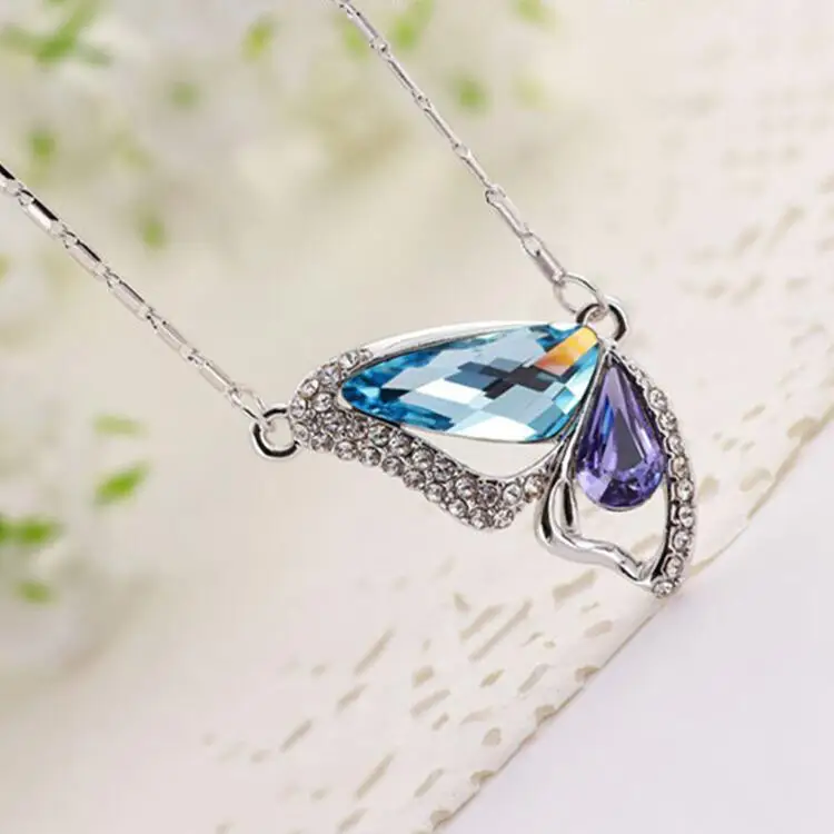 bijoux fantaisie en gros Costume Jewelry Wholesale Fashion Gold Plated Colorful Crystal Butterfly Pendant Necklace For women