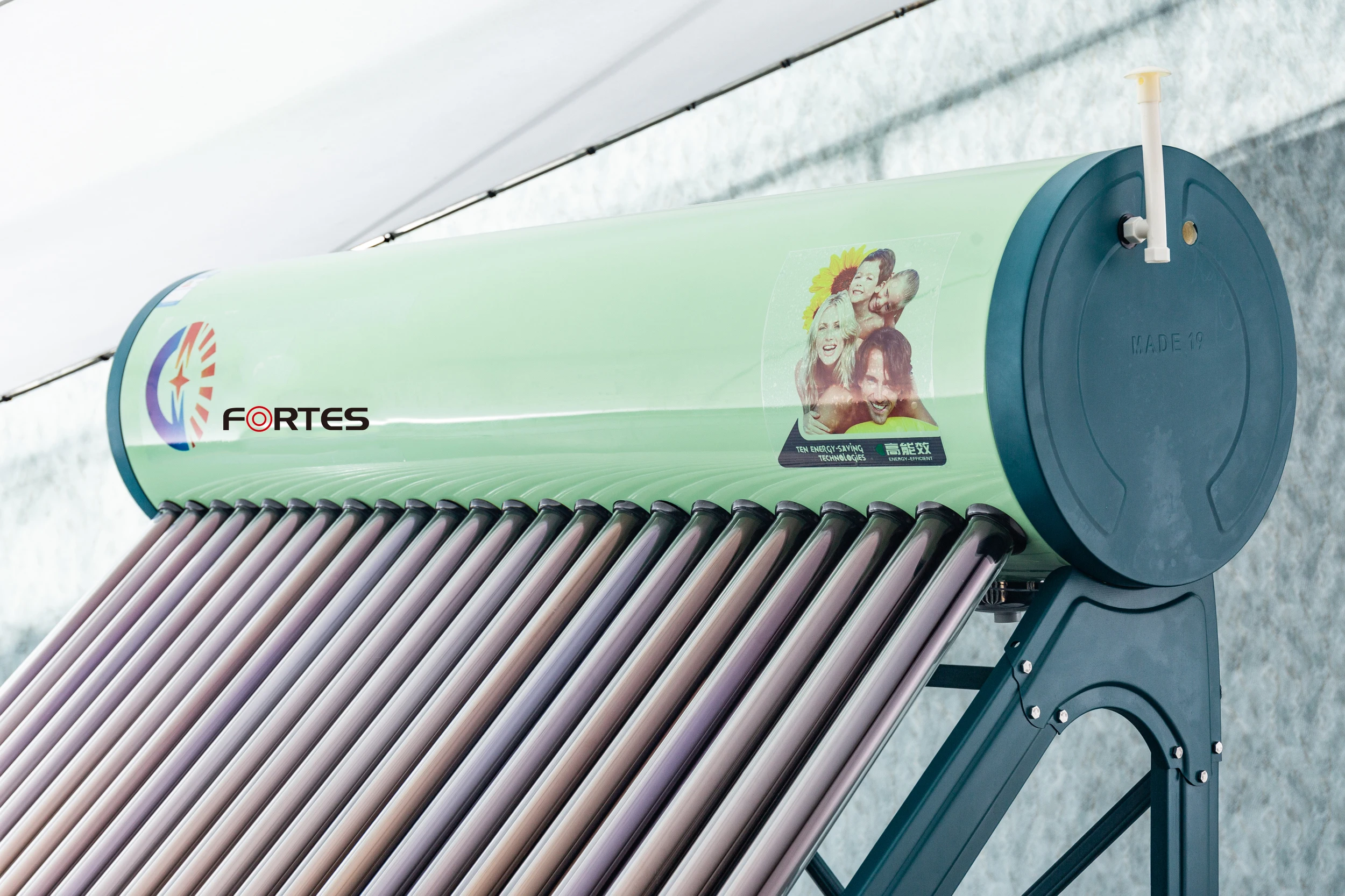 100/150/200 liter Galvanized color steel  solar hot water heater with color steel frame and water tank for greece