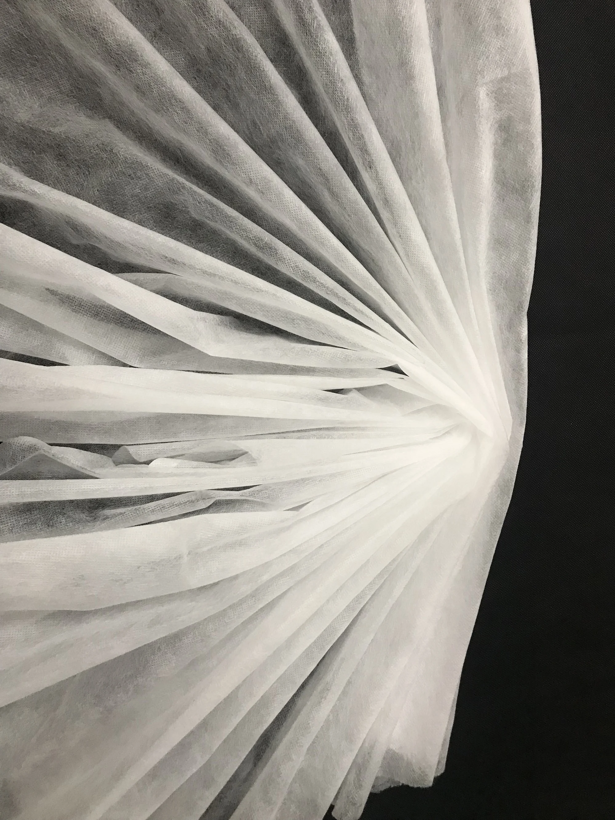 China manufacturer 12gsm Spunbonded   PP Nonwoven Fabric For Bedding/Interlining and fabric textile raw material