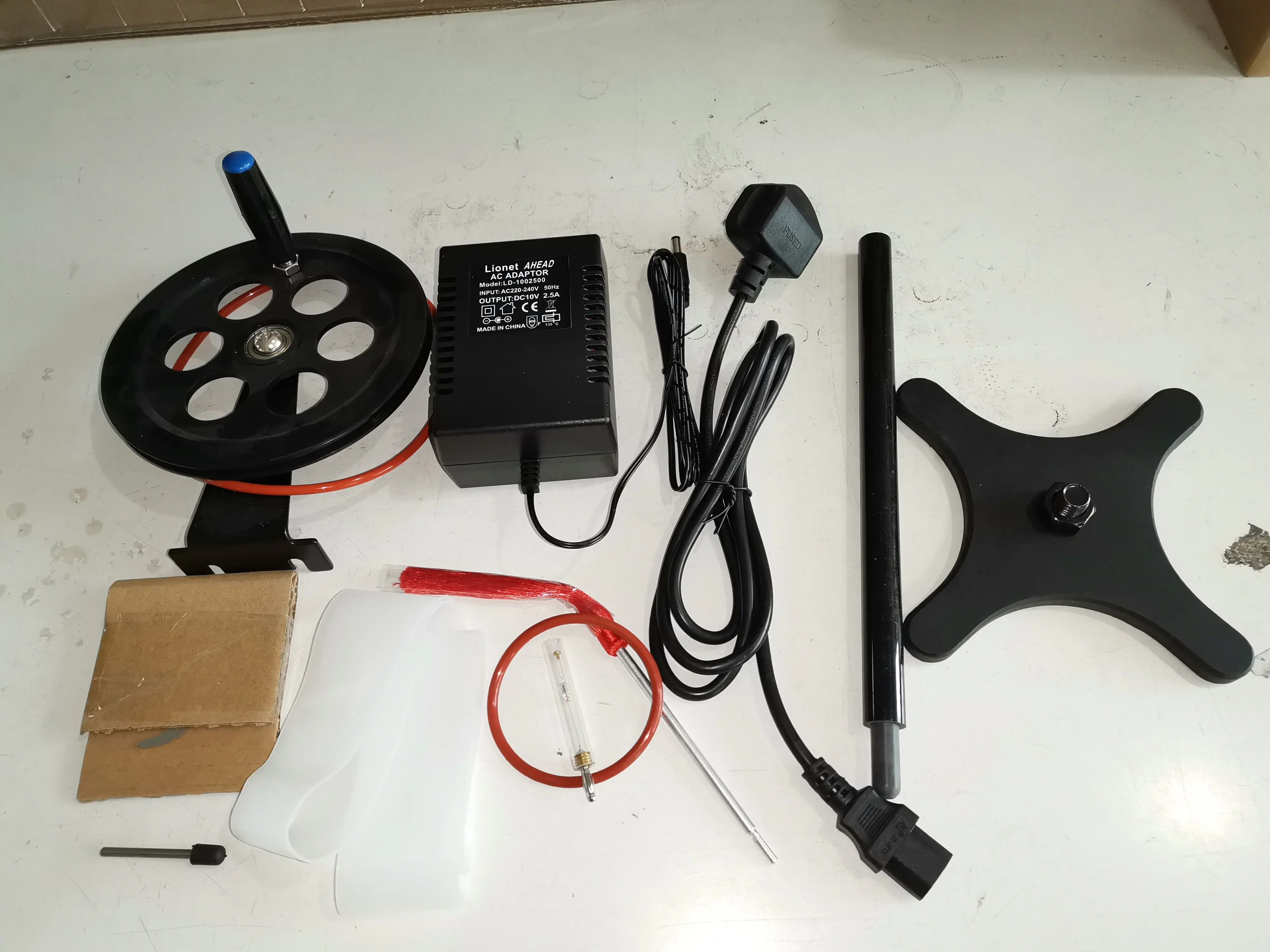 Gelsonlab HSPE-005C Dual Hand and Electric Driven Van De Graaff Generator wth speed control